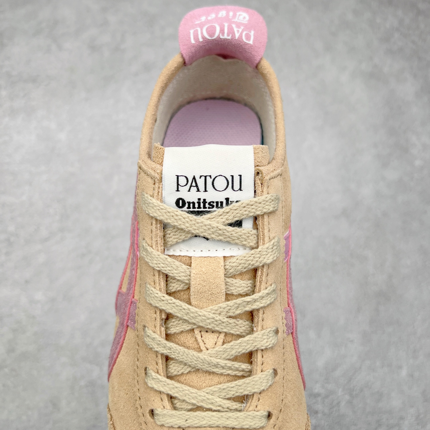 图片[5]-Asics Onitsuka Tiger MEXICO 66 亚瑟士鬼冢虎复古经典板鞋 市场王者选手 海外订单工厂出品 长期生产补货永不断码 超成熟稳定的做工品控 原装全套纸板楦头开发 原汁原味 完美呈现版型 私模正确鞋底咬花纹路 一比一鞋头弧度高度鞋身弧度 绝不口嗨 细节品控鞋型随意秒杀市面 原档咬花纹路私模大底 一个单元有六个三角形 总体形拼接呈现花瓣状 官方四联吊牌 原装Ortholite轻量化鞋垫 原盒原配 质保卡 说明书 钢印防尘纸 纸板中底带钢印 乳胶组合鞋垫 支持全方位的对比专柜 产品从款式颜色造型上体现出追求舒适和细节的完美 鞋类更是推崇手工制作的严谨与完美 融舒适性与可穿性的设计风格 注重细节的完美和别致魅力 既保持稳重 又不失轻松的时尚感 尺码：36 37 37.5 38 39 39.5 40 40.5 41.5 42 42.5 43.5 44 45-选品中心