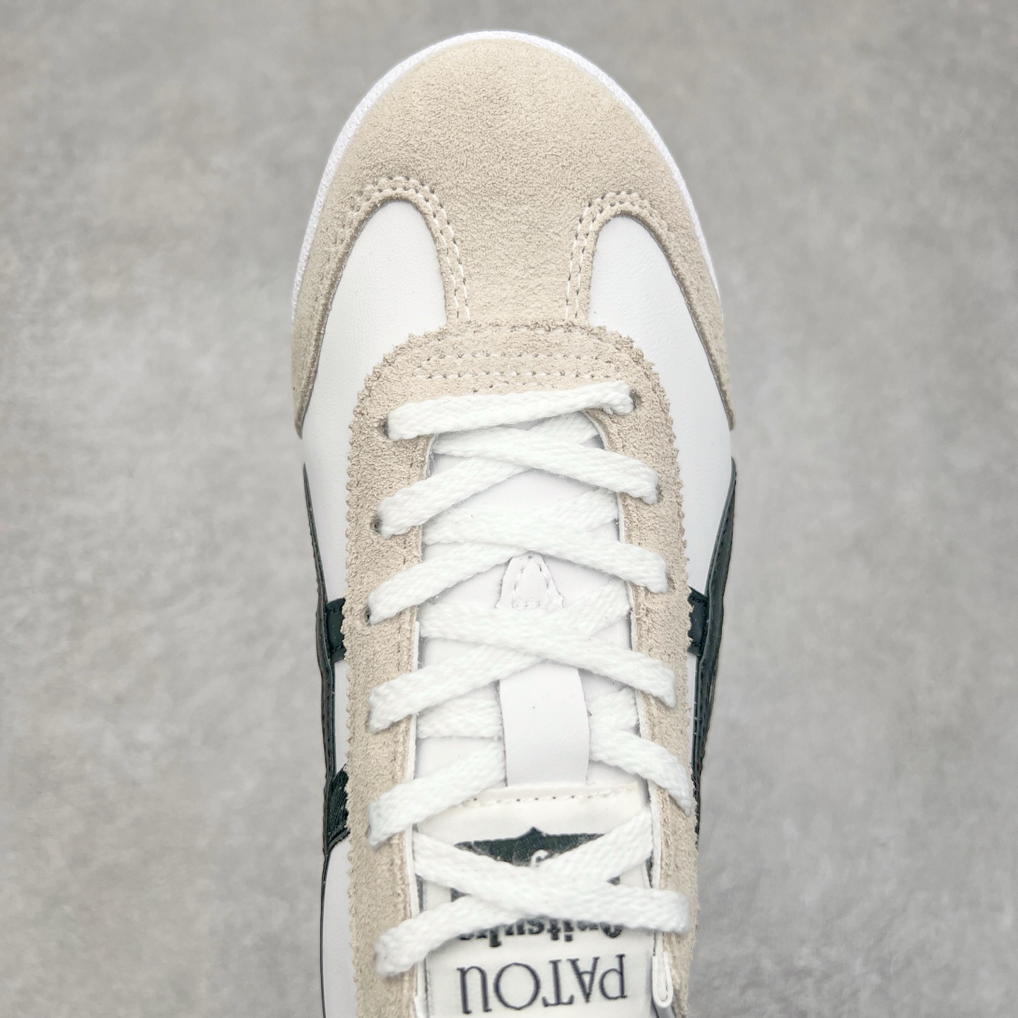 图片[4]-Asics Onitsuka Tiger MEXICO 66 亚瑟士鬼冢虎复古经典板鞋 市场王者选手 海外订单工厂出品 长期生产补货永不断码 超成熟稳定的做工品控 原装全套纸板楦头开发 原汁原味 完美呈现版型 私模正确鞋底咬花纹路 一比一鞋头弧度高度鞋身弧度 绝不口嗨 细节品控鞋型随意秒杀市面 原档咬花纹路私模大底 一个单元有六个三角形 总体形拼接呈现花瓣状 官方四联吊牌 原装Ortholite轻量化鞋垫 原盒原配 质保卡 说明书 钢印防尘纸 纸板中底带钢印 乳胶组合鞋垫 支持全方位的对比专柜 产品从款式颜色造型上体现出追求舒适和细节的完美 鞋类更是推崇手工制作的严谨与完美 融舒适性与可穿性的设计风格 注重细节的完美和别致魅力 既保持稳重 又不失轻松的时尚感 尺码：36 37 37.5 38 39 39.5 40 40.5 41.5 42 42.5 43.5 44 45-选品中心