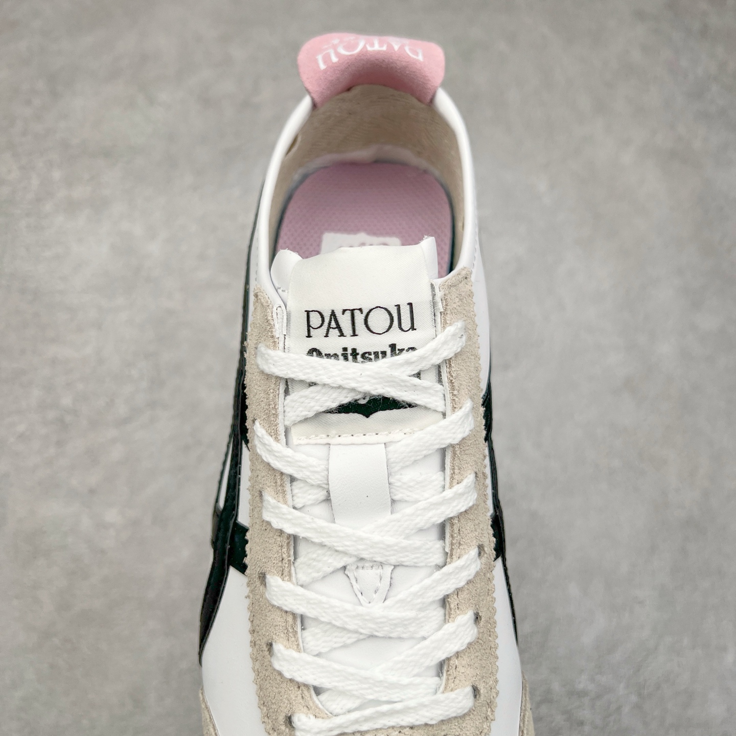 图片[5]-Asics Onitsuka Tiger MEXICO 66 亚瑟士鬼冢虎复古经典板鞋 市场王者选手 海外订单工厂出品 长期生产补货永不断码 超成熟稳定的做工品控 原装全套纸板楦头开发 原汁原味 完美呈现版型 私模正确鞋底咬花纹路 一比一鞋头弧度高度鞋身弧度 绝不口嗨 细节品控鞋型随意秒杀市面 原档咬花纹路私模大底 一个单元有六个三角形 总体形拼接呈现花瓣状 官方四联吊牌 原装Ortholite轻量化鞋垫 原盒原配 质保卡 说明书 钢印防尘纸 纸板中底带钢印 乳胶组合鞋垫 支持全方位的对比专柜 产品从款式颜色造型上体现出追求舒适和细节的完美 鞋类更是推崇手工制作的严谨与完美 融舒适性与可穿性的设计风格 注重细节的完美和别致魅力 既保持稳重 又不失轻松的时尚感 尺码：36 37 37.5 38 39 39.5 40 40.5 41.5 42 42.5 43.5 44 45-选品中心