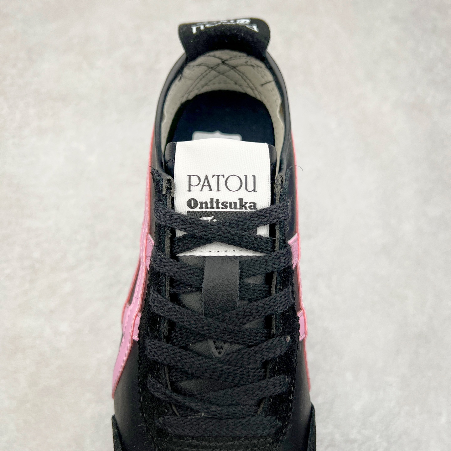 图片[5]-Asics Onitsuka Tiger MEXICO 66 亚瑟士鬼冢虎复古经典板鞋 市场王者选手 海外订单工厂出品 长期生产补货永不断码 超成熟稳定的做工品控 原装全套纸板楦头开发 原汁原味 完美呈现版型 私模正确鞋底咬花纹路 一比一鞋头弧度高度鞋身弧度 绝不口嗨 细节品控鞋型随意秒杀市面 原档咬花纹路私模大底 一个单元有六个三角形 总体形拼接呈现花瓣状 官方四联吊牌 原装Ortholite轻量化鞋垫 原盒原配 质保卡 说明书 钢印防尘纸 纸板中底带钢印 乳胶组合鞋垫 支持全方位的对比专柜 产品从款式颜色造型上体现出追求舒适和细节的完美 鞋类更是推崇手工制作的严谨与完美 融舒适性与可穿性的设计风格 注重细节的完美和别致魅力 既保持稳重 又不失轻松的时尚感 尺码：36 37 37.5 38 39 39.5 40 40.5 41.5 42 42.5 43.5 44 45-选品中心