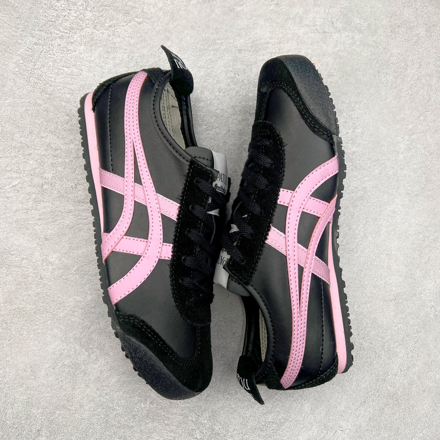 图片[3]-Asics Onitsuka Tiger MEXICO 66 亚瑟士鬼冢虎复古经典板鞋 市场王者选手 海外订单工厂出品 长期生产补货永不断码 超成熟稳定的做工品控 原装全套纸板楦头开发 原汁原味 完美呈现版型 私模正确鞋底咬花纹路 一比一鞋头弧度高度鞋身弧度 绝不口嗨 细节品控鞋型随意秒杀市面 原档咬花纹路私模大底 一个单元有六个三角形 总体形拼接呈现花瓣状 官方四联吊牌 原装Ortholite轻量化鞋垫 原盒原配 质保卡 说明书 钢印防尘纸 纸板中底带钢印 乳胶组合鞋垫 支持全方位的对比专柜 产品从款式颜色造型上体现出追求舒适和细节的完美 鞋类更是推崇手工制作的严谨与完美 融舒适性与可穿性的设计风格 注重细节的完美和别致魅力 既保持稳重 又不失轻松的时尚感 尺码：36 37 37.5 38 39 39.5 40 40.5 41.5 42 42.5 43.5 44 45-选品中心