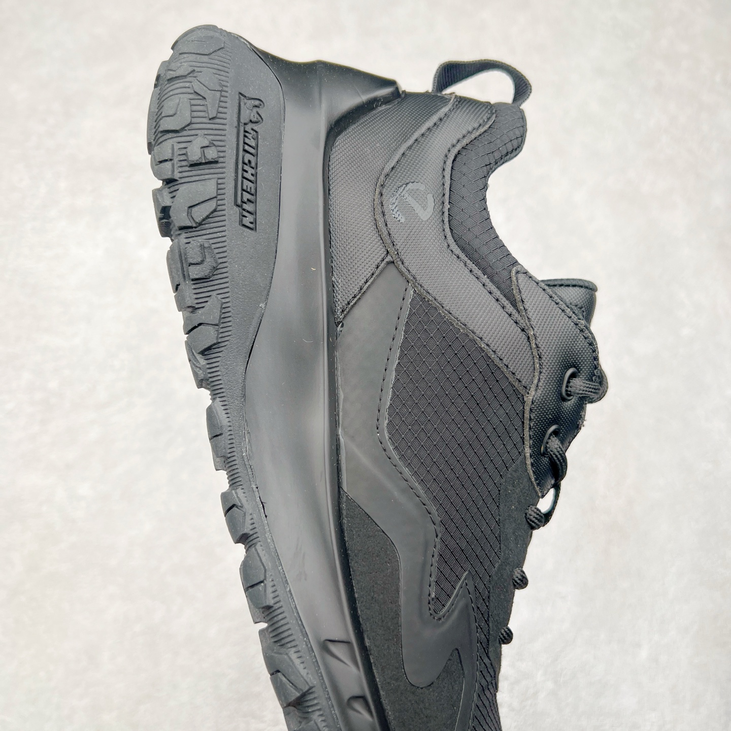 图片[6]-ECCO爱步男款运动鞋 真皮透气休闲防滑跑步鞋 健步BIOMC大经典 直接注塑工艺 稳固舒适 强效缓震与能量回弹 增加运动时的稳定与舒适 牛皮鞋面，纹理自然，柔韧耐穿 PU中底，带来轻盈舒适的上脚感受 橡胶大底，抓地力强，具有良好的耐磨性 都市探索 步履悠然 尺码：39 40 41 42 43 44（ 正常码）-选品中心