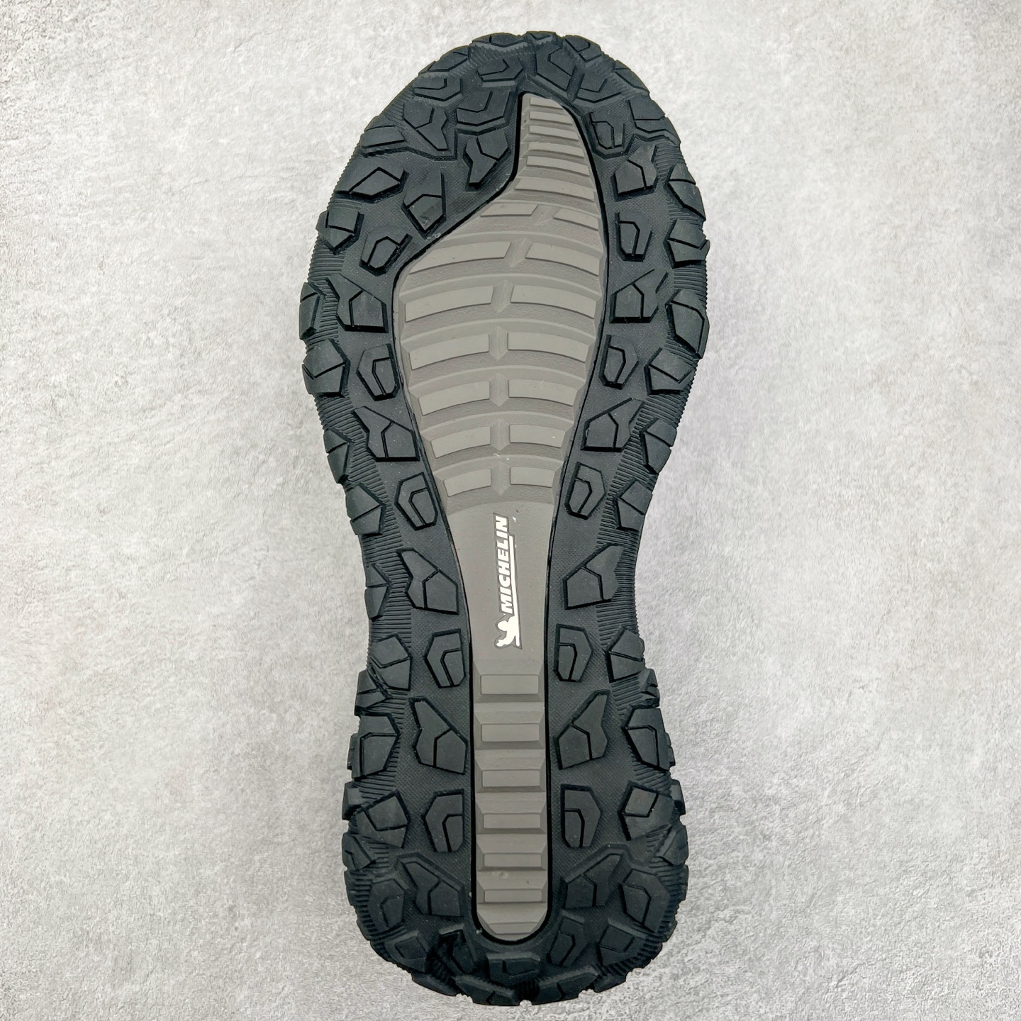 图片[9]-ECCO爱步男款运动鞋 真皮透气休闲防滑跑步鞋 健步BIOMC大经典 直接注塑工艺 稳固舒适 强效缓震与能量回弹 增加运动时的稳定与舒适 牛皮鞋面，纹理自然，柔韧耐穿 PU中底，带来轻盈舒适的上脚感受 橡胶大底，抓地力强，具有良好的耐磨性 都市探索 步履悠然 尺码：39 40 41 42 43 44（ 正常码）-选品中心