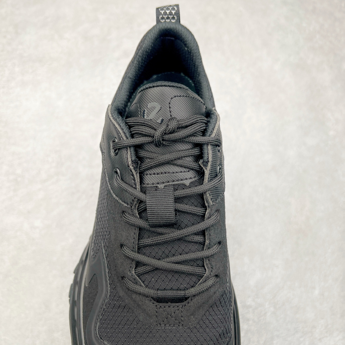 图片[5]-ECCO爱步男款运动鞋 真皮透气休闲防滑跑步鞋 健步BIOMC大经典 直接注塑工艺 稳固舒适 强效缓震与能量回弹 增加运动时的稳定与舒适 牛皮鞋面，纹理自然，柔韧耐穿 PU中底，带来轻盈舒适的上脚感受 橡胶大底，抓地力强，具有良好的耐磨性 都市探索 步履悠然 尺码：39 40 41 42 43 44（ 正常码）-选品中心