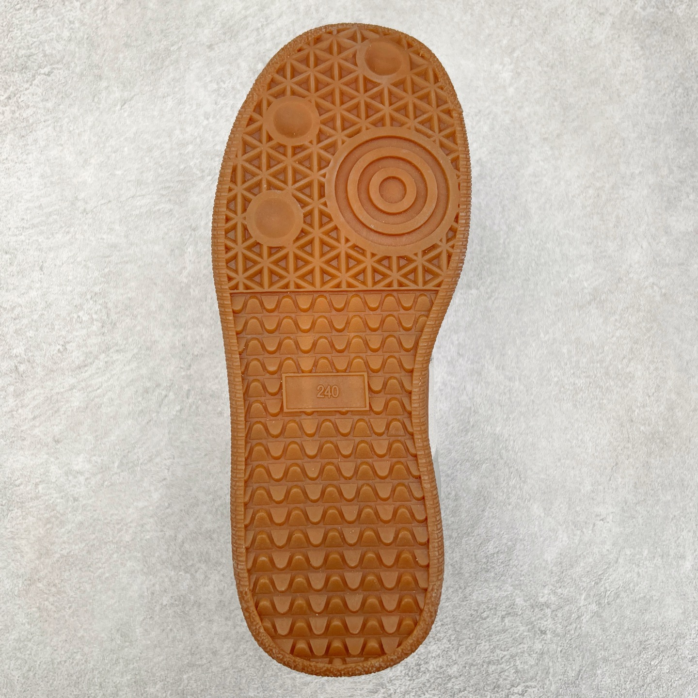 图片[9]-GG-CC赵露思同款德训鞋 广东大厂品质 明星同款 最流行的手工德训鞋 一年四季都能穿 打造摩登而又不受时尚趋势左右的经典款式 上脚体验一下完美的质感和偏秀气GGCC的鞋型保证能征服像你一样的小可爱 翻毛皮完美拼接 鞋底采用防滑橡胶大底 轻松驾驭正装休闲装 超级网红爆款 经典超值百搭 尺码：35 36 37 38 39 40 41 42 43 44-选品中心