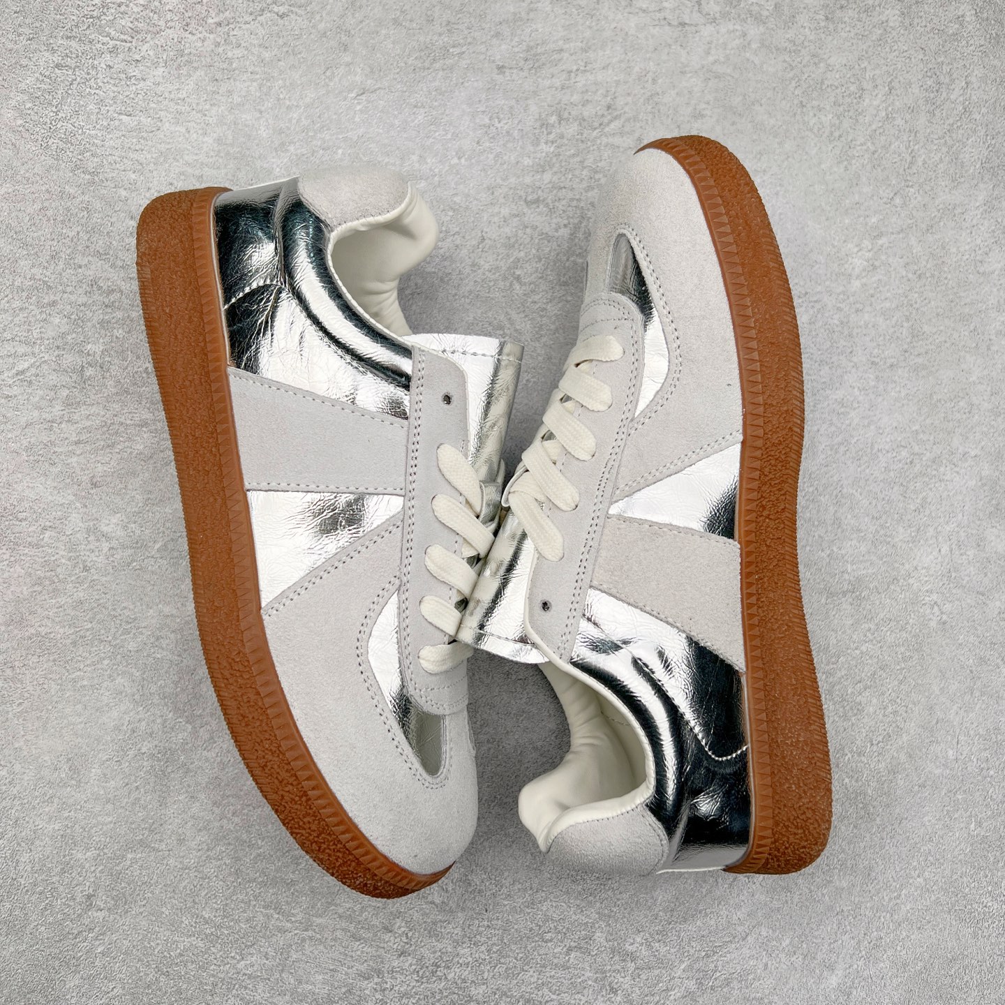 图片[3]-GG-CC赵露思同款德训鞋 广东大厂品质 明星同款 最流行的手工德训鞋 一年四季都能穿 打造摩登而又不受时尚趋势左右的经典款式 上脚体验一下完美的质感和偏秀气GGCC的鞋型保证能征服像你一样的小可爱 翻毛皮完美拼接 鞋底采用防滑橡胶大底 轻松驾驭正装休闲装 超级网红爆款 经典超值百搭 尺码：35 36 37 38 39 40 41 42 43 44-选品中心