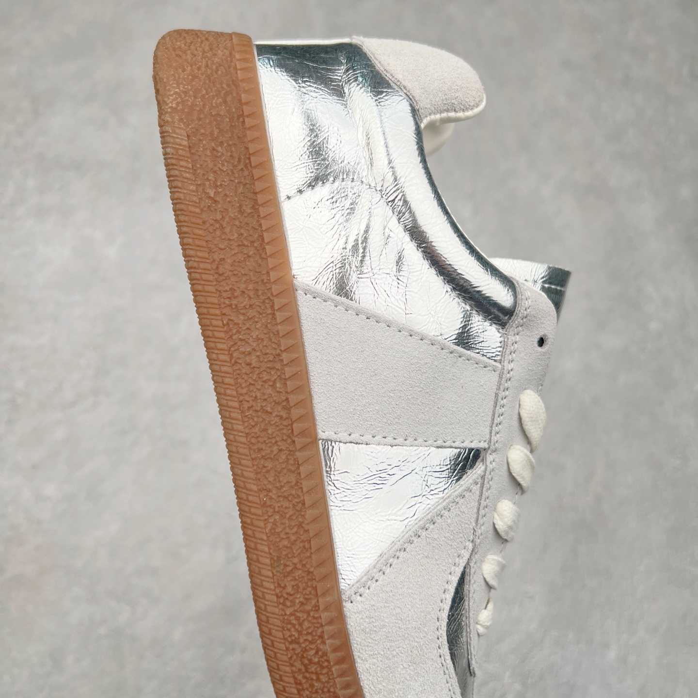 图片[6]-GG-CC赵露思同款德训鞋 广东大厂品质 明星同款 最流行的手工德训鞋 一年四季都能穿 打造摩登而又不受时尚趋势左右的经典款式 上脚体验一下完美的质感和偏秀气GGCC的鞋型保证能征服像你一样的小可爱 翻毛皮完美拼接 鞋底采用防滑橡胶大底 轻松驾驭正装休闲装 超级网红爆款 经典超值百搭 尺码：35 36 37 38 39 40 41 42 43 44-选品中心