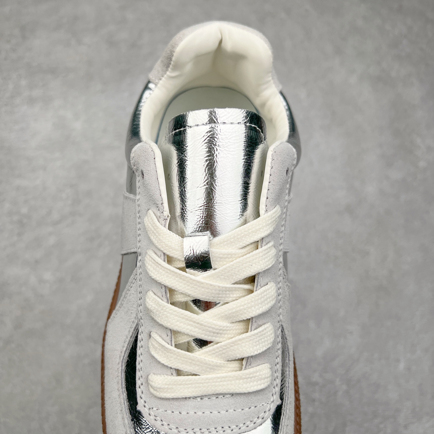 图片[5]-GG-CC赵露思同款德训鞋 广东大厂品质 明星同款 最流行的手工德训鞋 一年四季都能穿 打造摩登而又不受时尚趋势左右的经典款式 上脚体验一下完美的质感和偏秀气GGCC的鞋型保证能征服像你一样的小可爱 翻毛皮完美拼接 鞋底采用防滑橡胶大底 轻松驾驭正装休闲装 超级网红爆款 经典超值百搭 尺码：35 36 37 38 39 40 41 42 43 44-选品中心