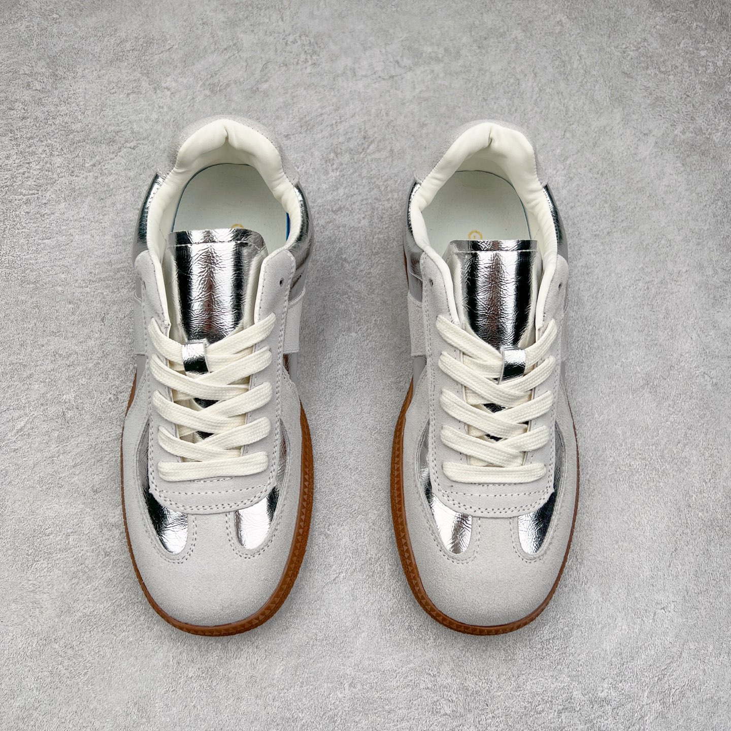 图片[2]-GG-CC赵露思同款德训鞋 广东大厂品质 明星同款 最流行的手工德训鞋 一年四季都能穿 打造摩登而又不受时尚趋势左右的经典款式 上脚体验一下完美的质感和偏秀气GGCC的鞋型保证能征服像你一样的小可爱 翻毛皮完美拼接 鞋底采用防滑橡胶大底 轻松驾驭正装休闲装 超级网红爆款 经典超值百搭 尺码：35 36 37 38 39 40 41 42 43 44-选品中心