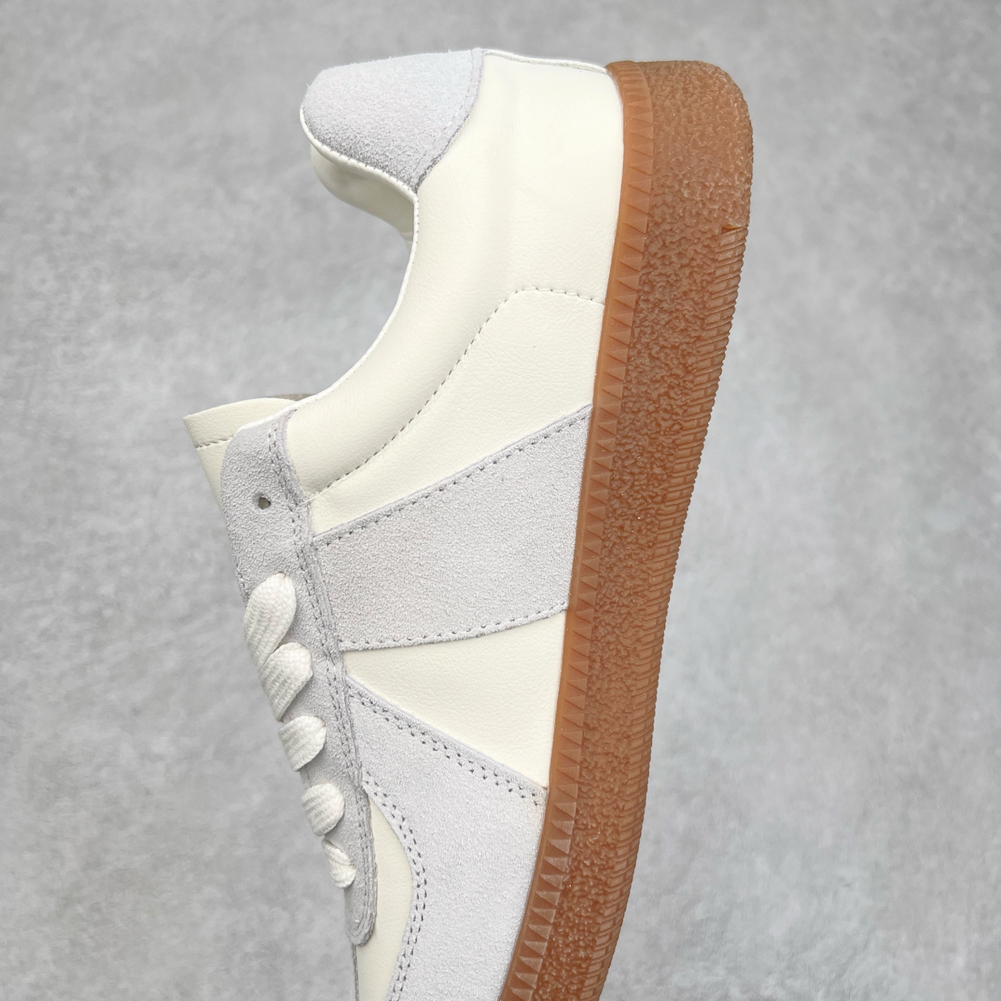 图片[7]-GG-CC赵露思同款德训鞋 广东大厂品质 明星同款 最流行的手工德训鞋 一年四季都能穿 打造摩登而又不受时尚趋势左右的经典款式 上脚体验一下完美的质感和偏秀气GGCC的鞋型保证能征服像你一样的小可爱 翻毛皮完美拼接 鞋底采用防滑橡胶大底 轻松驾驭正装休闲装 超级网红爆款 经典超值百搭 尺码：35 36 37 38 39 40 41 42 43 44-选品中心