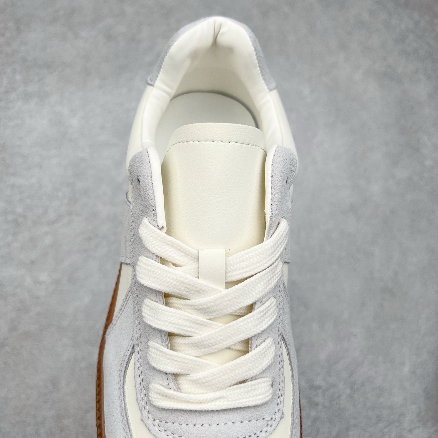 图片[5]-GG-CC赵露思同款德训鞋 广东大厂品质 明星同款 最流行的手工德训鞋 一年四季都能穿 打造摩登而又不受时尚趋势左右的经典款式 上脚体验一下完美的质感和偏秀气GGCC的鞋型保证能征服像你一样的小可爱 翻毛皮完美拼接 鞋底采用防滑橡胶大底 轻松驾驭正装休闲装 超级网红爆款 经典超值百搭 尺码：35 36 37 38 39 40 41 42 43 44-选品中心