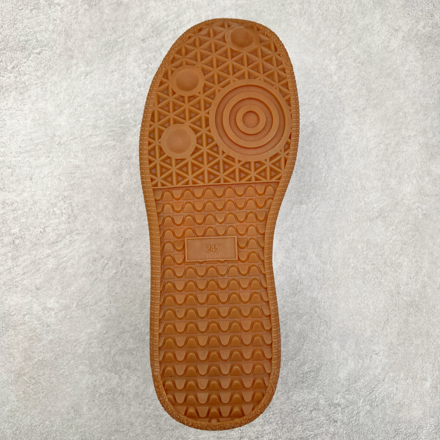 图片[9]-GG-CC赵露思同款德训鞋 广东大厂品质 明星同款 最流行的手工德训鞋 一年四季都能穿 打造摩登而又不受时尚趋势左右的经典款式 上脚体验一下完美的质感和偏秀气GGCC的鞋型保证能征服像你一样的小可爱 翻毛皮完美拼接 鞋底采用防滑橡胶大底 轻松驾驭正装休闲装 超级网红爆款 经典超值百搭 尺码：35 36 37 38 39 40 41 42 43 44-选品中心