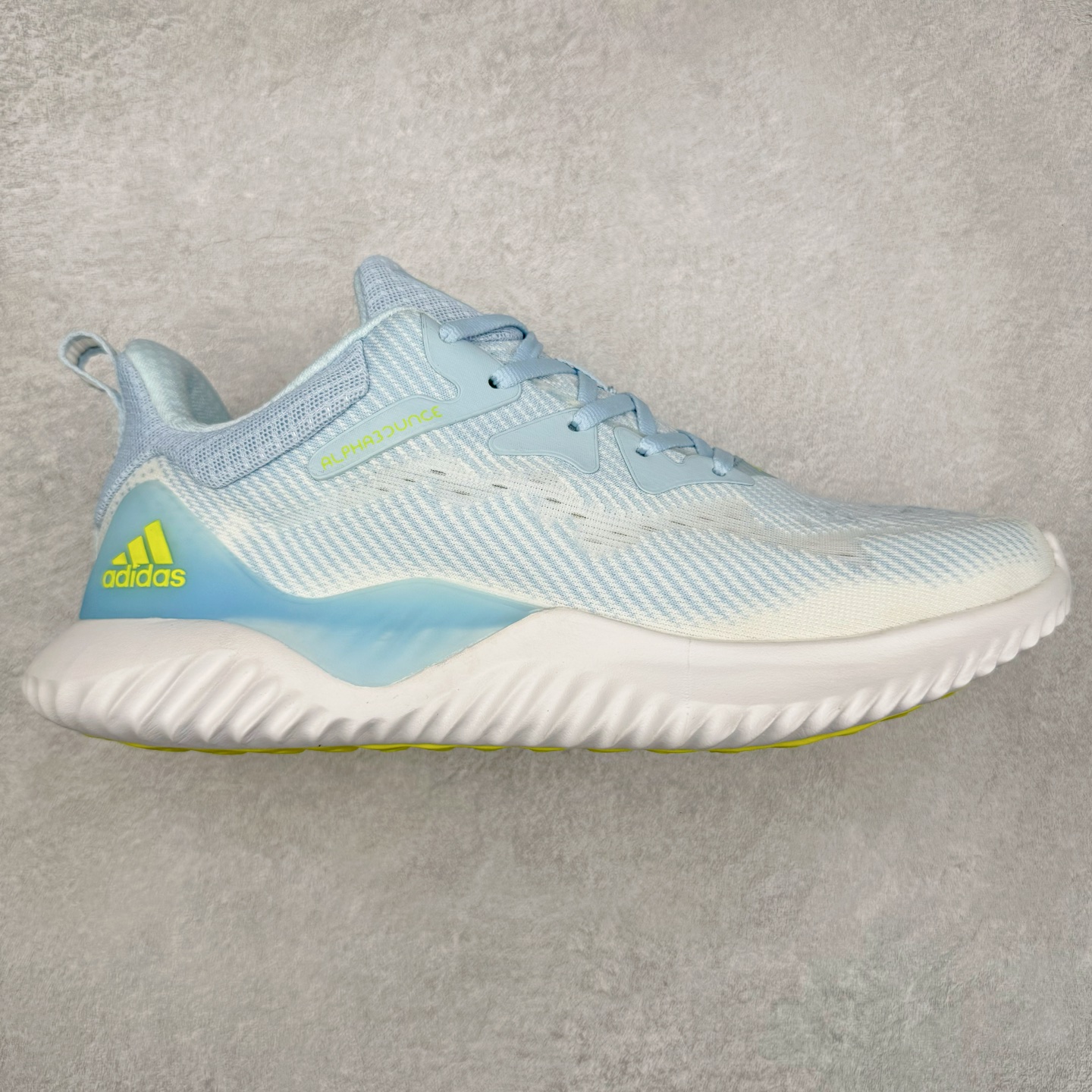 图片[2]-AD AlphaBounce HPC AMS 3M反光 阿尔法三代Bouncetm中底与Forged Mesh 热融合多层绒布的结合 外加马牌大底 原盒市售最高版本 附带官方防水袋 尺码：36 36.5 37.5 38 38.5 39 40 40.5 41 42 42.5 43 44 45-选品中心