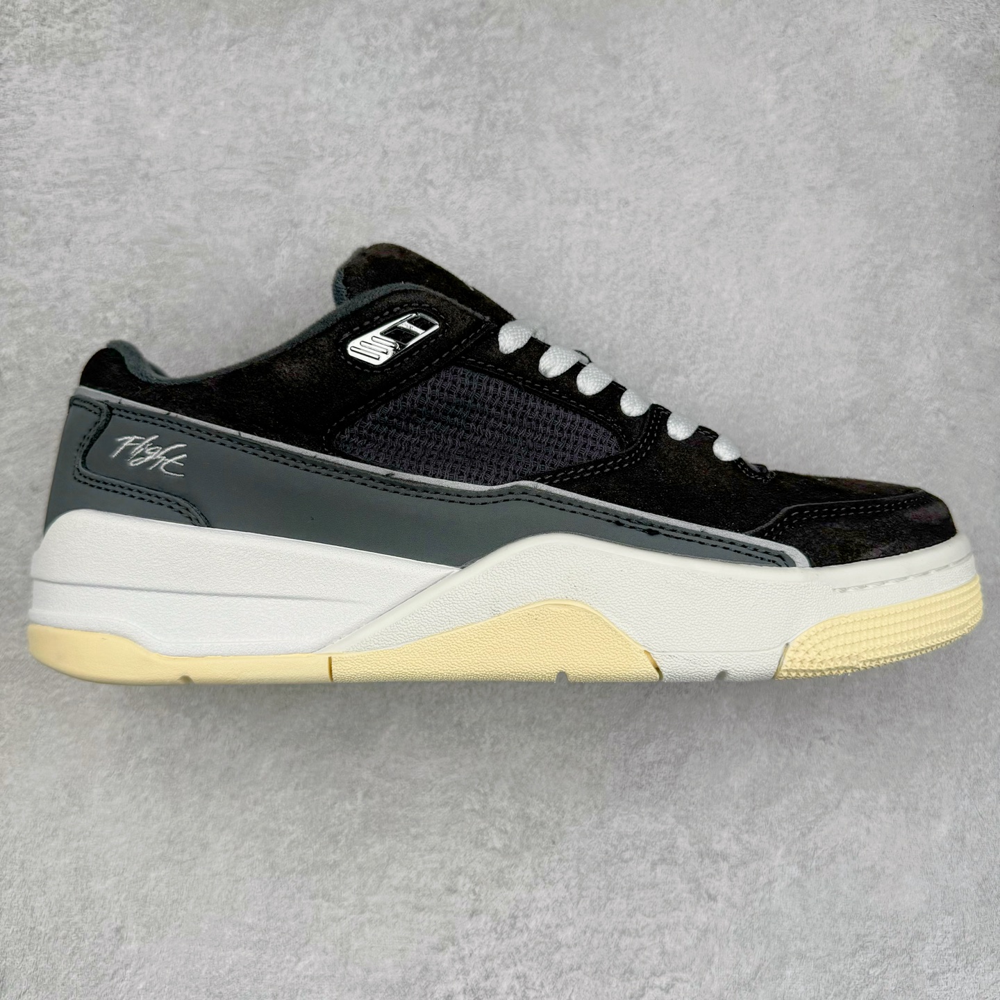 Jordan FLIGHT COURT AJ舒适百搭防滑耐磨低帮复古篮球鞋 HF3255-002 实拍调校N版已经零色差零失真 百分百还原实物色彩所见即所得 不存在货不对板色差等低级问题 选购参考实物拍摄 不混卖不参货 只用心做好货严格选品 承诺混一赔十 尺码：36 36.5 37.5 38 38.5 39 40 40.5 41 42 42.5 43 44 44.5 45-选品中心