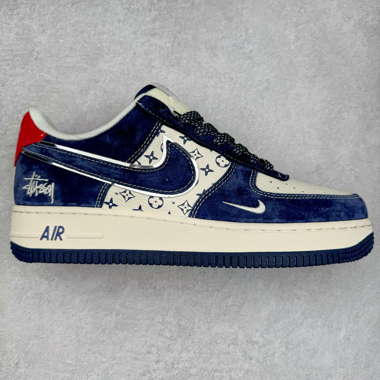 NK Air Force 1´07 Low 空军一号低帮百搭休闲运动板鞋 XZ6188-350 柔软、弹性十足的缓震性能和出色的中底设计 横跨复古与现代的外型结合 造就出风靡全球 三十多年的Force 1 直到今天还深受青睐 实拍调校N版已经零色差零失真 百分百还原实物色彩所见即所得 不存在货不对板色差等低级问题 选购参考实物拍摄 不混卖不参货 只用心做好货严格选品 承诺混一赔十 尺码：36 36.5 37.5 38 38.5 39 40 40.5 41 42 42.5 43 44 44.5 45-选品中心