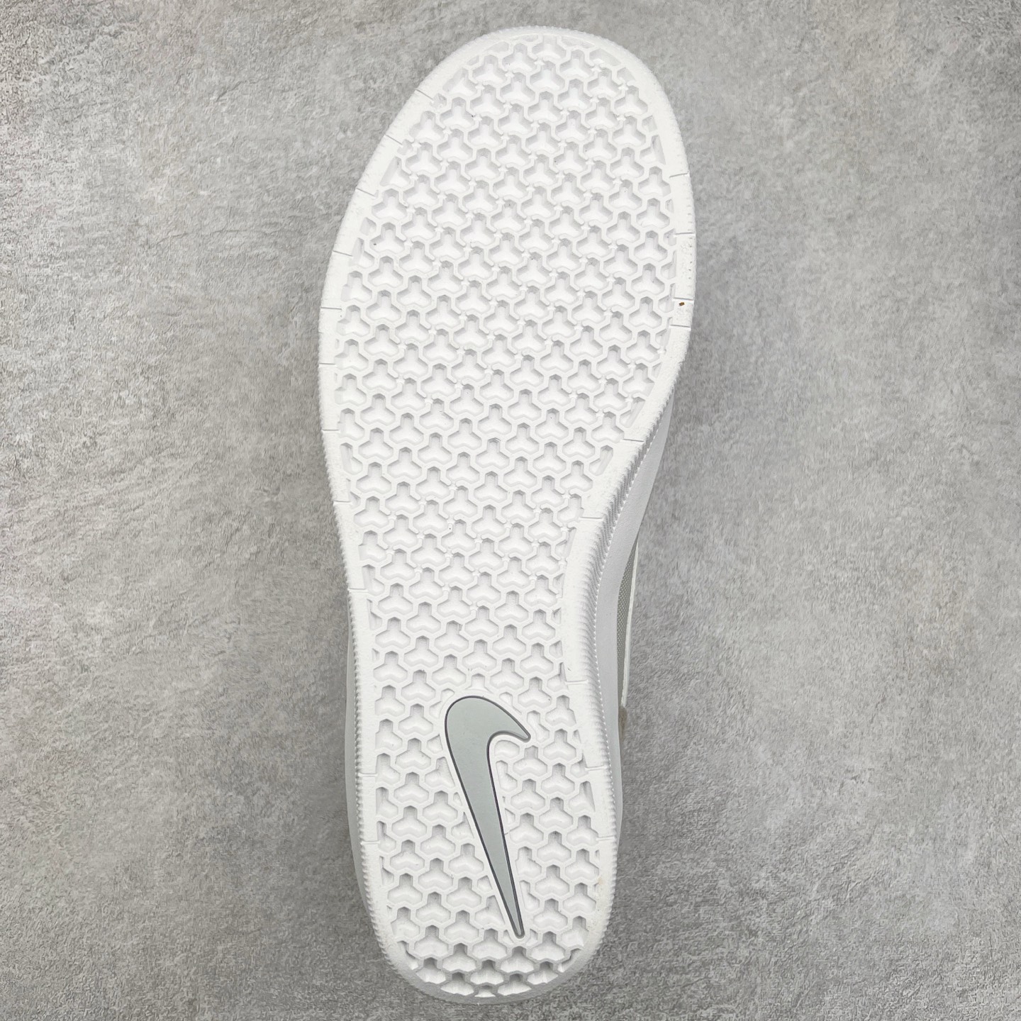 图片[9]-＃福利特价 NK SB Force 58 空军58系列低帮休闲运动滑板板鞋 鞋面由帆布和麂皮拼接 层次感丰富 搭配硫化外底 耐磨耐穿 鞋舌及中底后跟处饰有SB Logo 表明鞋款身份 采用包边设计 经久耐穿 硫化结构则有效提升灵活性 穿上这款全新推出的创意力作 助你耀动街头 尺码：36 36.5 37.5 38 38.5 39 40 40.5 41 42 42.5 43 44 45-选品中心