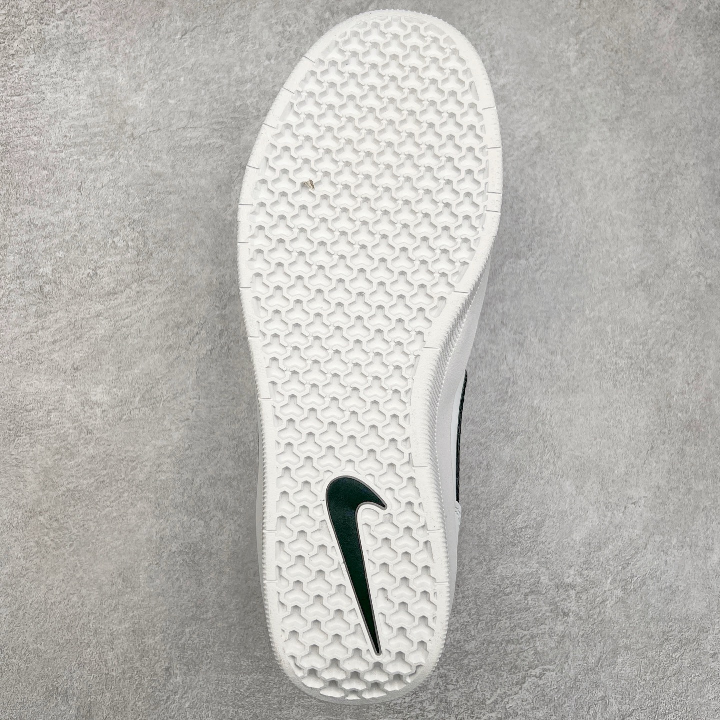 图片[9]-＃福利特价 NK SB Force 58 空军58系列低帮休闲运动滑板板鞋 鞋面由帆布和麂皮拼接 层次感丰富 搭配硫化外底 耐磨耐穿 鞋舌及中底后跟处饰有SB Logo 表明鞋款身份 采用包边设计 经久耐穿 硫化结构则有效提升灵活性 穿上这款全新推出的创意力作 助你耀动街头 尺码：36 36.5 37.5 38 38.5 39 40 40.5 41 42 42.5 43 44 45-选品中心