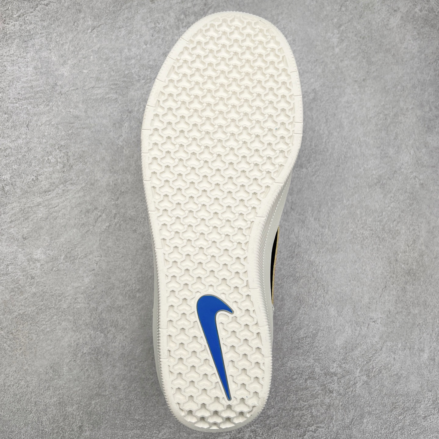 图片[9]-＃福利特价 NK SB Force 58 空军58系列低帮休闲运动滑板板鞋 鞋面由帆布和麂皮拼接 层次感丰富 搭配硫化外底 耐磨耐穿 鞋舌及中底后跟处饰有SB Logo 表明鞋款身份 采用包边设计 经久耐穿 硫化结构则有效提升灵活性 穿上这款全新推出的创意力作 助你耀动街头 尺码：36 36.5 37.5 38 38.5 39 40 40.5 41 42 42.5 43 44 45-选品中心