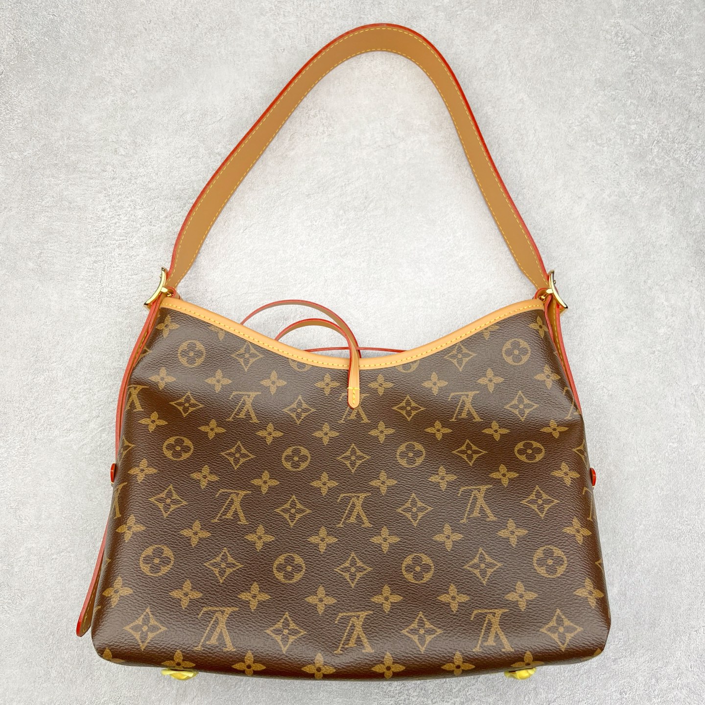 图片[2]-官方热卖爆款断货王2022款 1V Carryall 经典老花子母包。 尺寸：29*24*12CM 进口A级皮料，按原版皮料定制，色泽、老花纹路·1：1纳米级复刻， 市面皮料没有相同的呈现质感。头层皮压纹包边，6道手工抛边处理，定制五金电镀件，经24K鎏金工艺呈现镜面光泽，内里按原版材料订制超纤麂皮绒，质感纹路细腻、丝滑。 五金、面料、手工、油边、A级出品-选品中心