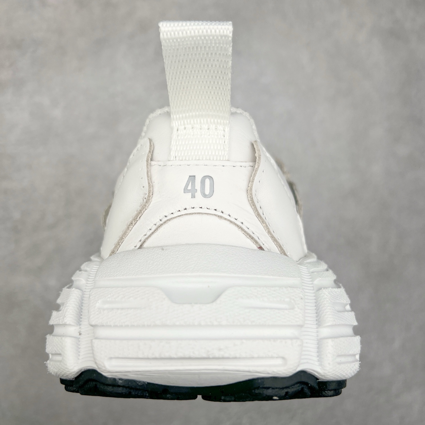 图片[8]-＃VG零售版 Balenciaga Monday 巴黎世家圆头厚底低帮老爹鞋 全套原纸板楦头开发 最原汁原味的灵魂版型 全鞋荧光划线卡点 胶水把控整洁度追求极致完美 每一双都是工艺品 多重QC质检 超越公司货的品控标准 实实在在的免检产品 原盒原配 正确字体电绣 粗细、位置、大小正确 侧边TPU 透气孔匹配意产原版 正确分离大底 TPU软底 原版一致大底LOGO 立体感十足 原厂皮料水洗做旧 采购原厂网纱 偏大一码 尺码：35 36 37 38 39 40 41 42 43 44 45 46-选品中心