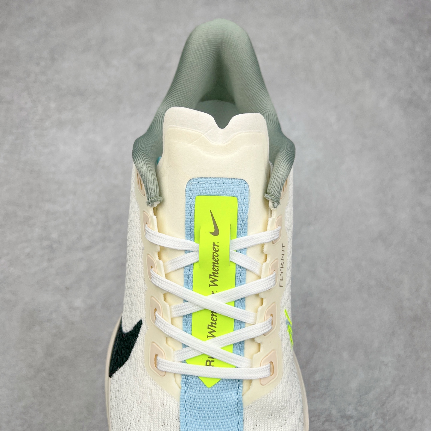 图片[5]-NK Zoom Pegasus Plus 超级飞马涡轮增压马拉松慢跑鞋 FQ7262 在设计上延续了原版鞋款的经典风格，向 Pegasus Turbo 致敬。鞋面采用 Flyknit 材质，巧妙地在不同区域实现紧密与松散的编织结合。标志性的尼龙中部条纹与原版 Turbo 设计呼应。原有的 Flywire 被内部毡织带替代。鞋领的衬垫和鞋跟支撑则为鞋面增添了完善的细节。与以往的 Turbo 型号采用双层泡沫不同，Pegasus Plus 使用了一体式 ZoomX 中底。鞋跟厚度为 35 毫米，前掌为 25 毫米，形成 10 毫米的落差，外底覆盖了大量橡胶，而 ZoomX 外露的部分也十分显眼。尺码：36 36.5 37.5 38 38.5 39 40 40.5 41 42 42.5 43 44 44.5 45-选品中心