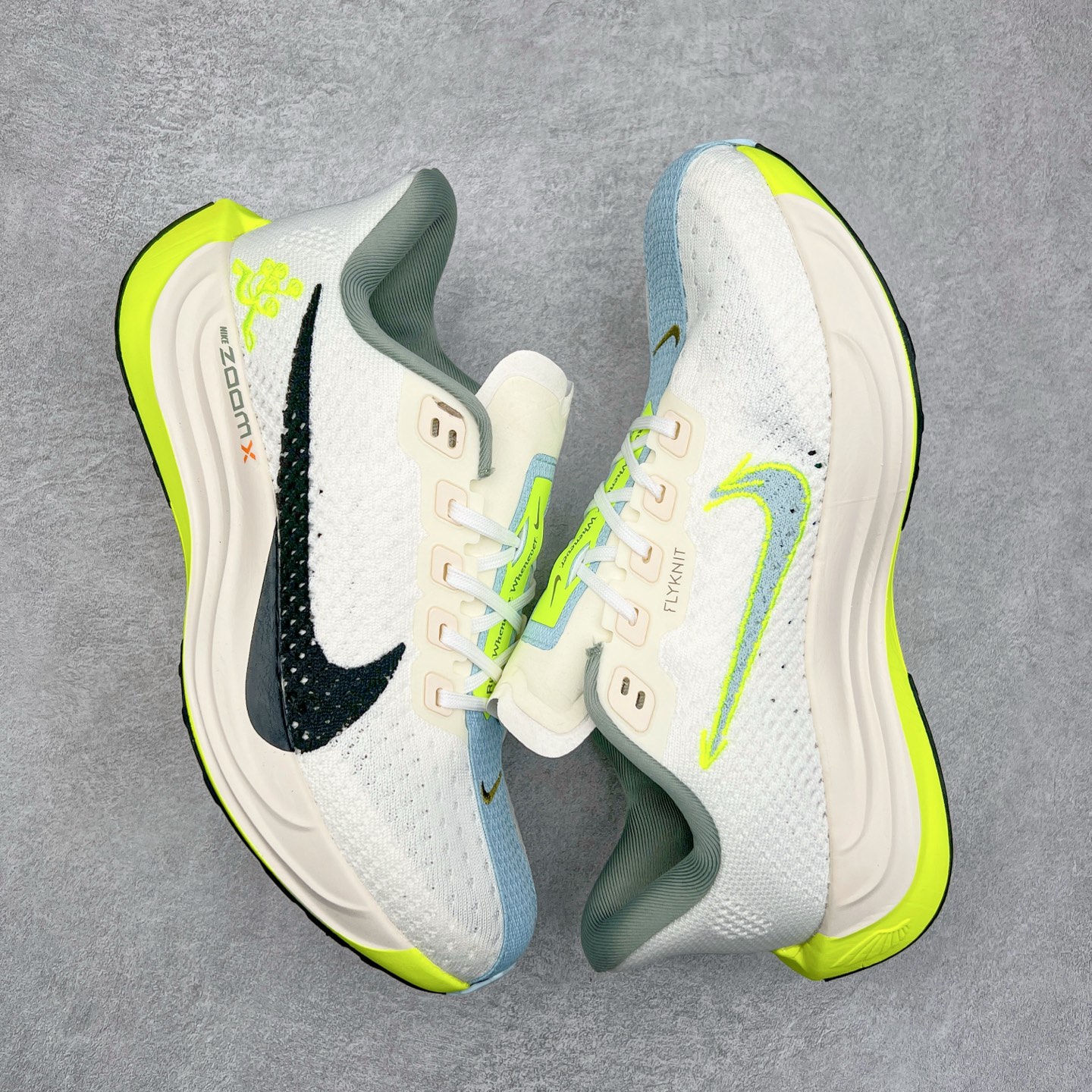 图片[3]-NK Zoom Pegasus Plus 超级飞马涡轮增压马拉松慢跑鞋 FQ7262 在设计上延续了原版鞋款的经典风格，向 Pegasus Turbo 致敬。鞋面采用 Flyknit 材质，巧妙地在不同区域实现紧密与松散的编织结合。标志性的尼龙中部条纹与原版 Turbo 设计呼应。原有的 Flywire 被内部毡织带替代。鞋领的衬垫和鞋跟支撑则为鞋面增添了完善的细节。与以往的 Turbo 型号采用双层泡沫不同，Pegasus Plus 使用了一体式 ZoomX 中底。鞋跟厚度为 35 毫米，前掌为 25 毫米，形成 10 毫米的落差，外底覆盖了大量橡胶，而 ZoomX 外露的部分也十分显眼。尺码：36 36.5 37.5 38 38.5 39 40 40.5 41 42 42.5 43 44 44.5 45-选品中心