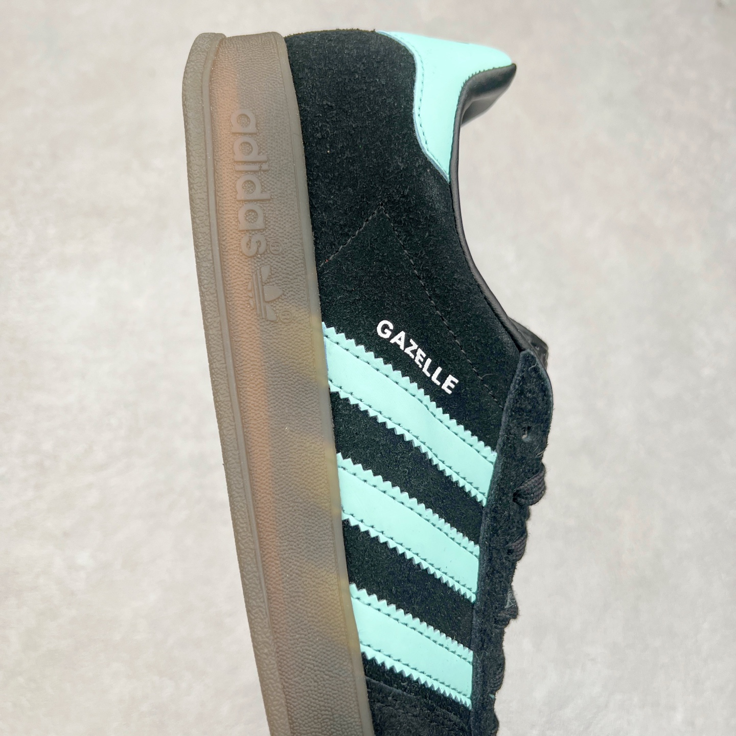 图片[6]-AD Gazelle Indoor Trainers 羚羊内训系列低帮复古百搭休闲运动德训风板鞋 JR7112 90年代经典的复刻版！自60年代以足球训练鞋面世以来,Gazelle就以其经典设计席卷全球。1991年版本的复刻,再造经典Gazelle。采用皮革打造,搭配浊色细节,让这款经典更加简约。尺码：36 36⅔ 37⅓ 38 38⅔ 39⅓ 40 40⅔ 41⅓ 42 42⅔ 43⅓ 44⅓ 44⅔ 45-选品中心