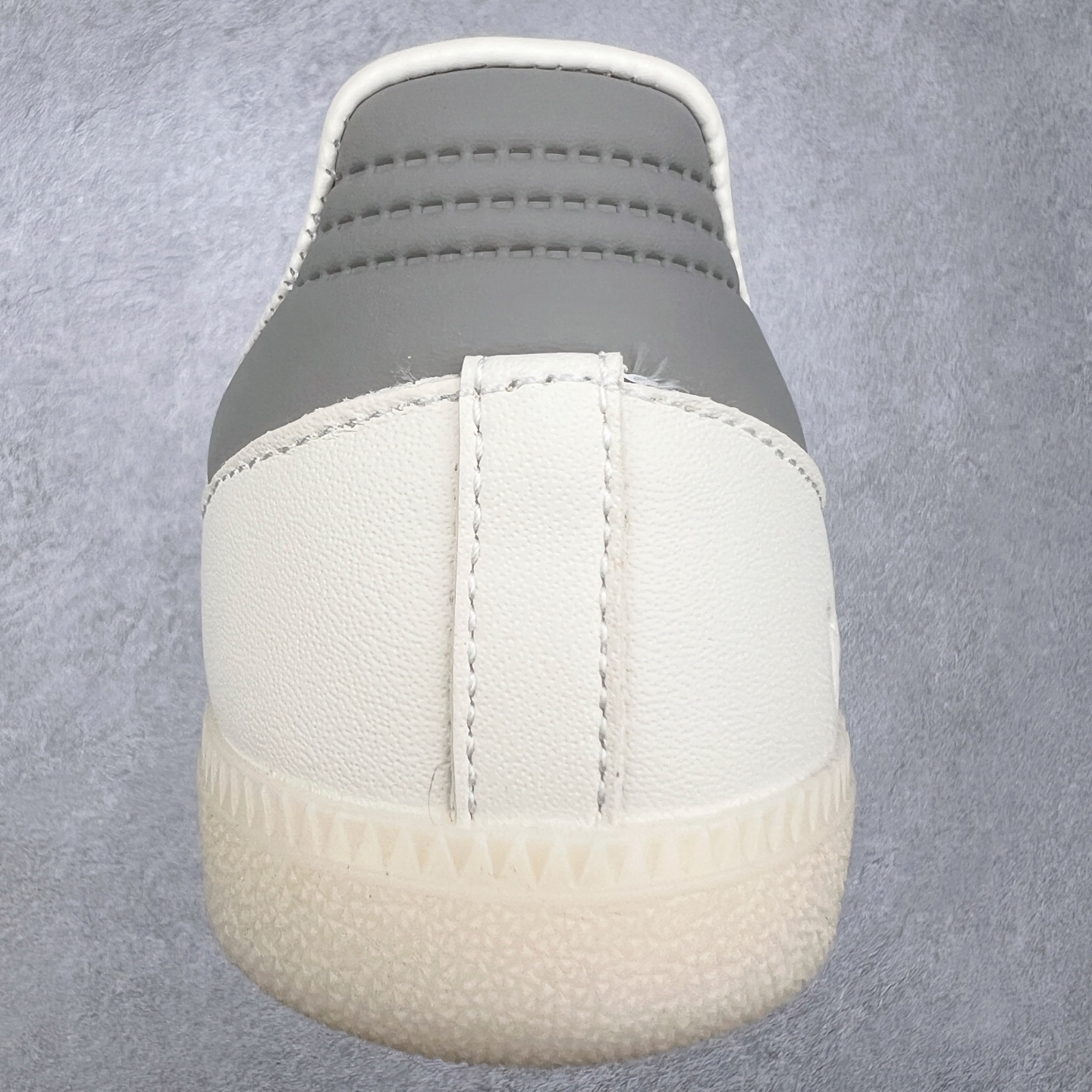 图片[8]-AD Original Samba OG 复古经典轻便板鞋 JQ0266 这款桑巴鞋展示了高质量的工艺 带有装饰的超锁缝制和无缝的手感 柔软、柔软的皮革造型和标志性的3条纹完成了精致的外观 正规合身鞋带 鞋面上有绒面鞋垫 橡胶鞋底 享受正畸套筒软感 自50年代首次亮相以来就一直在赢得粉丝的青睐 尺码：36 36.5 37.5 38 38.5 39 40 40.5 41 42 42.5 43 44 44.5 45-选品中心