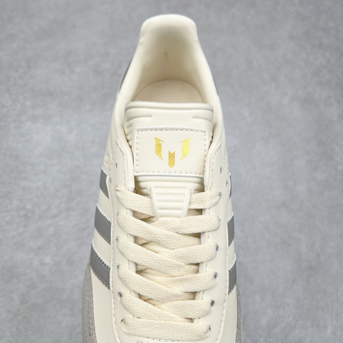 图片[5]-AD Original Samba OG 复古经典轻便板鞋 JQ0266 这款桑巴鞋展示了高质量的工艺 带有装饰的超锁缝制和无缝的手感 柔软、柔软的皮革造型和标志性的3条纹完成了精致的外观 正规合身鞋带 鞋面上有绒面鞋垫 橡胶鞋底 享受正畸套筒软感 自50年代首次亮相以来就一直在赢得粉丝的青睐 尺码：36 36.5 37.5 38 38.5 39 40 40.5 41 42 42.5 43 44 44.5 45-选品中心