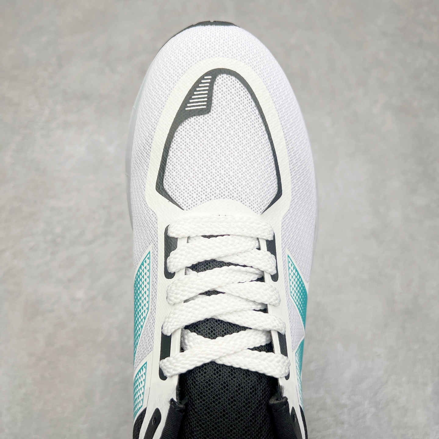 图片[4]-New Balance NB Fresh Foam X More V3 TDS 缓震跑步鞋 能让您的双脚保持凉爽 舒适和缓震 这款越野跑鞋采用合成纤维/网眼结构以提高透气性 两部分式FreshFoamX中底带来良好的舒适感 还采用Toe Protect技术和我们最高的全地形堆叠高度 无论您在何处漫游 这款鞋子都有助于保护您的双脚免受碎屑侵害 尺码：40-45-选品中心