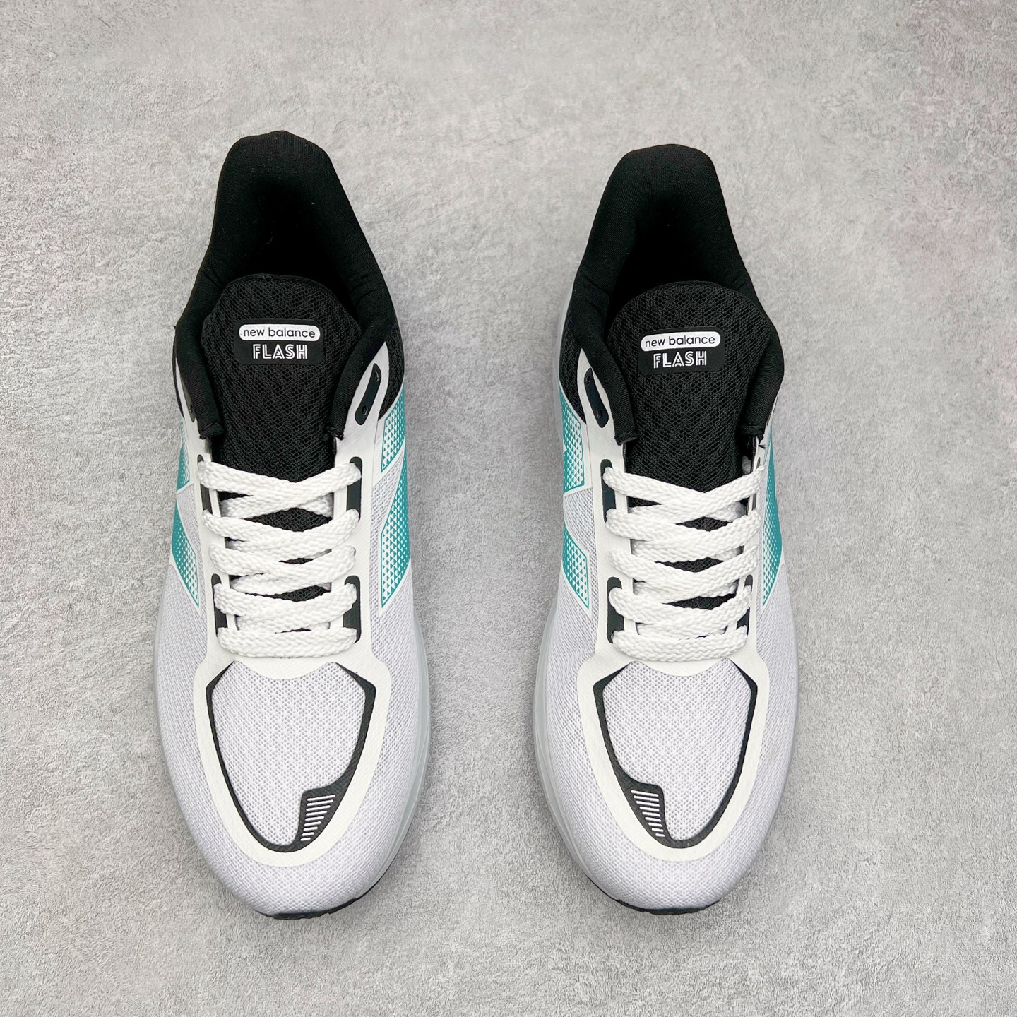 图片[2]-New Balance NB Fresh Foam X More V3 TDS 缓震跑步鞋 能让您的双脚保持凉爽 舒适和缓震 这款越野跑鞋采用合成纤维/网眼结构以提高透气性 两部分式FreshFoamX中底带来良好的舒适感 还采用Toe Protect技术和我们最高的全地形堆叠高度 无论您在何处漫游 这款鞋子都有助于保护您的双脚免受碎屑侵害 尺码：40-45-选品中心