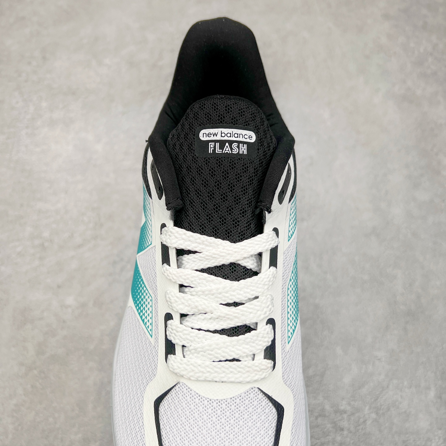 图片[5]-New Balance NB Fresh Foam X More V3 TDS 缓震跑步鞋 能让您的双脚保持凉爽 舒适和缓震 这款越野跑鞋采用合成纤维/网眼结构以提高透气性 两部分式FreshFoamX中底带来良好的舒适感 还采用Toe Protect技术和我们最高的全地形堆叠高度 无论您在何处漫游 这款鞋子都有助于保护您的双脚免受碎屑侵害 尺码：40-45-选品中心