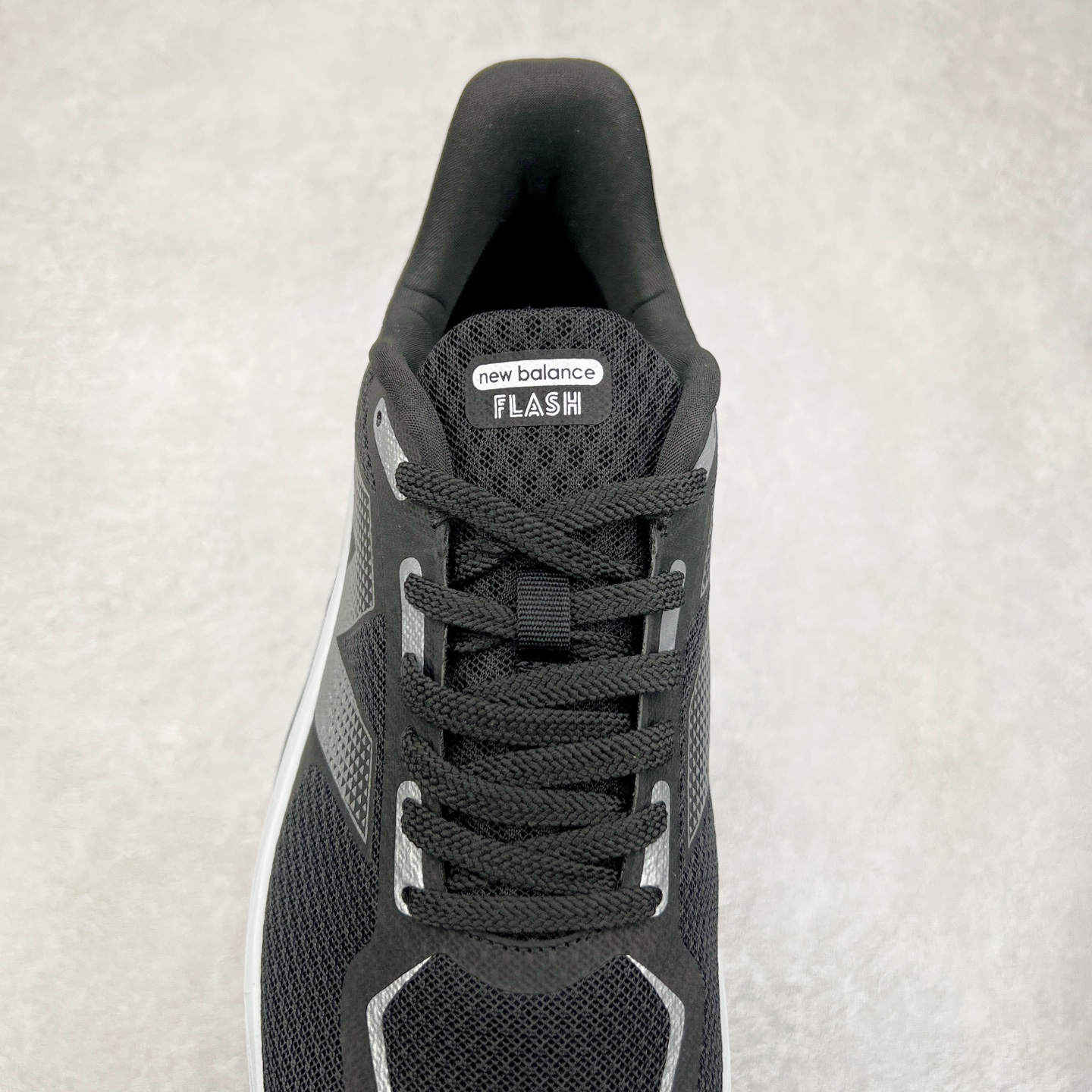 图片[5]-New Balance NB Fresh Foam X More V3 TDS 缓震跑步鞋 能让您的双脚保持凉爽 舒适和缓震 这款越野跑鞋采用合成纤维/网眼结构以提高透气性 两部分式FreshFoamX中底带来良好的舒适感 还采用Toe Protect技术和我们最高的全地形堆叠高度 无论您在何处漫游 这款鞋子都有助于保护您的双脚免受碎屑侵害 尺码：40-45-选品中心