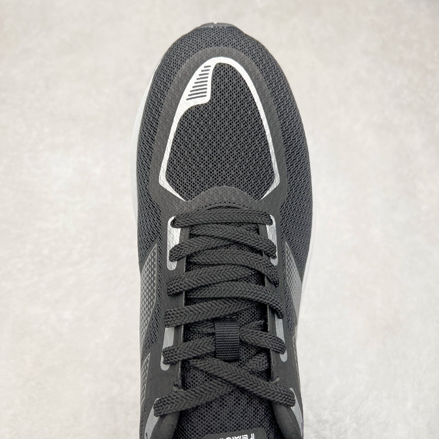 图片[4]-New Balance NB Fresh Foam X More V3 TDS 缓震跑步鞋 能让您的双脚保持凉爽 舒适和缓震 这款越野跑鞋采用合成纤维/网眼结构以提高透气性 两部分式FreshFoamX中底带来良好的舒适感 还采用Toe Protect技术和我们最高的全地形堆叠高度 无论您在何处漫游 这款鞋子都有助于保护您的双脚免受碎屑侵害 尺码：40-45-选品中心