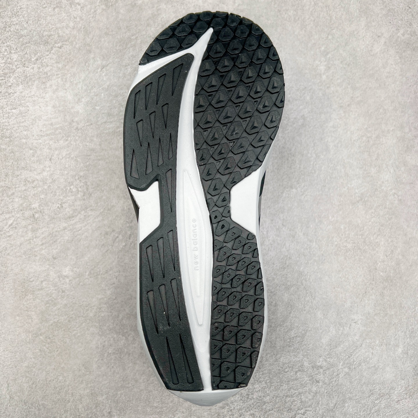 图片[9]-New Balance NB Fresh Foam X More V3 TDS 缓震跑步鞋 能让您的双脚保持凉爽 舒适和缓震 这款越野跑鞋采用合成纤维/网眼结构以提高透气性 两部分式FreshFoamX中底带来良好的舒适感 还采用Toe Protect技术和我们最高的全地形堆叠高度 无论您在何处漫游 这款鞋子都有助于保护您的双脚免受碎屑侵害 尺码：40-45-选品中心