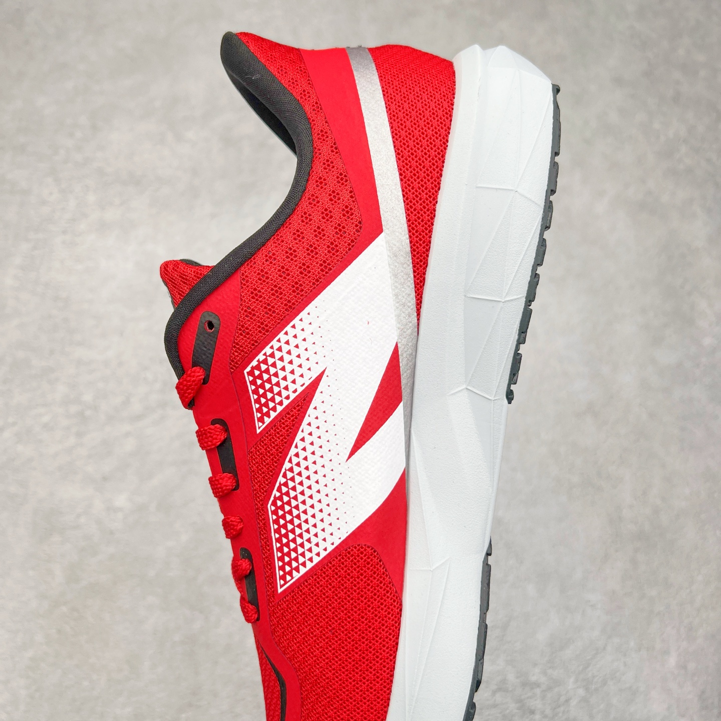 图片[7]-New Balance NB Fresh Foam X More V3 TDS 缓震跑步鞋 能让您的双脚保持凉爽 舒适和缓震 这款越野跑鞋采用合成纤维/网眼结构以提高透气性 两部分式FreshFoamX中底带来良好的舒适感 还采用Toe Protect技术和我们最高的全地形堆叠高度 无论您在何处漫游 这款鞋子都有助于保护您的双脚免受碎屑侵害 尺码：40-45-选品中心