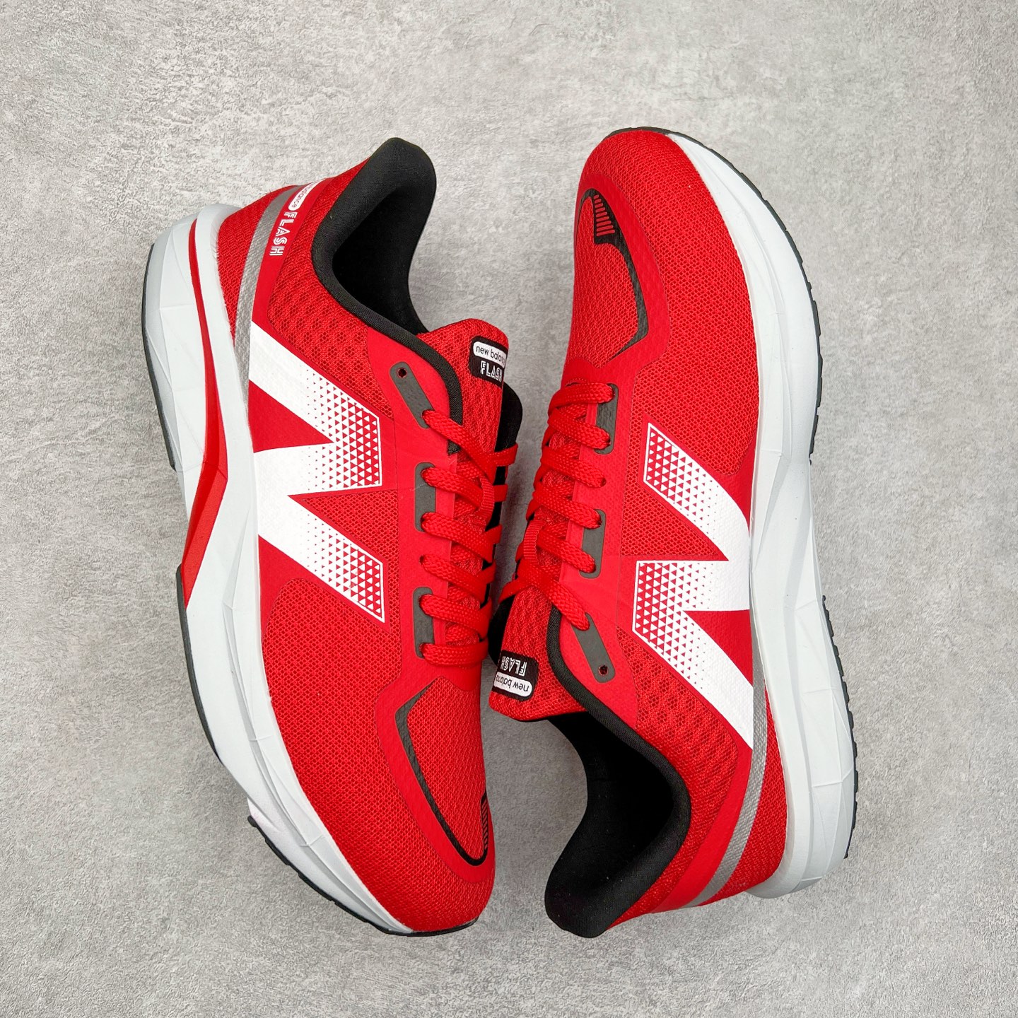 图片[3]-New Balance NB Fresh Foam X More V3 TDS 缓震跑步鞋 能让您的双脚保持凉爽 舒适和缓震 这款越野跑鞋采用合成纤维/网眼结构以提高透气性 两部分式FreshFoamX中底带来良好的舒适感 还采用Toe Protect技术和我们最高的全地形堆叠高度 无论您在何处漫游 这款鞋子都有助于保护您的双脚免受碎屑侵害 尺码：40-45-选品中心