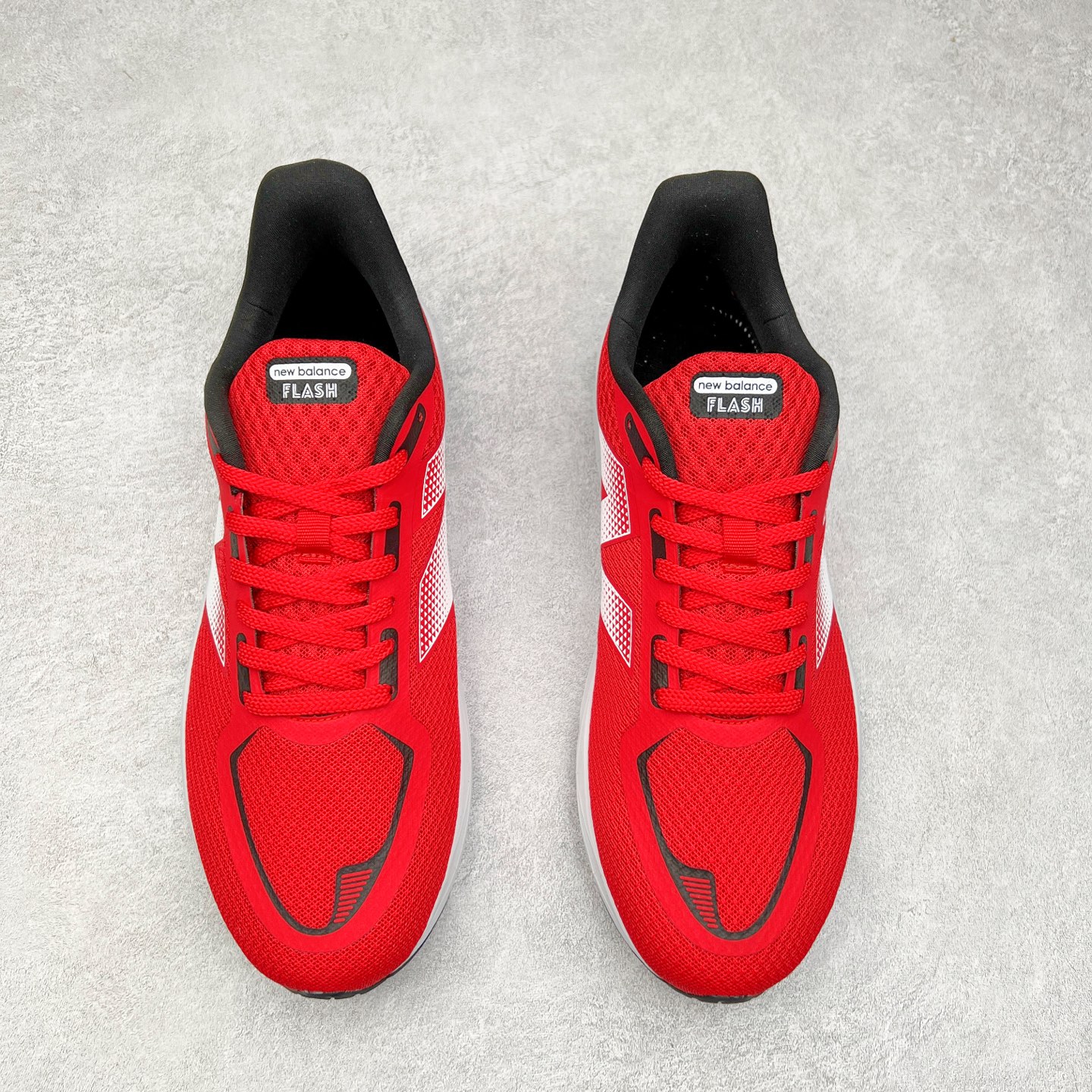 图片[2]-New Balance NB Fresh Foam X More V3 TDS 缓震跑步鞋 能让您的双脚保持凉爽 舒适和缓震 这款越野跑鞋采用合成纤维/网眼结构以提高透气性 两部分式FreshFoamX中底带来良好的舒适感 还采用Toe Protect技术和我们最高的全地形堆叠高度 无论您在何处漫游 这款鞋子都有助于保护您的双脚免受碎屑侵害 尺码：40-45-选品中心