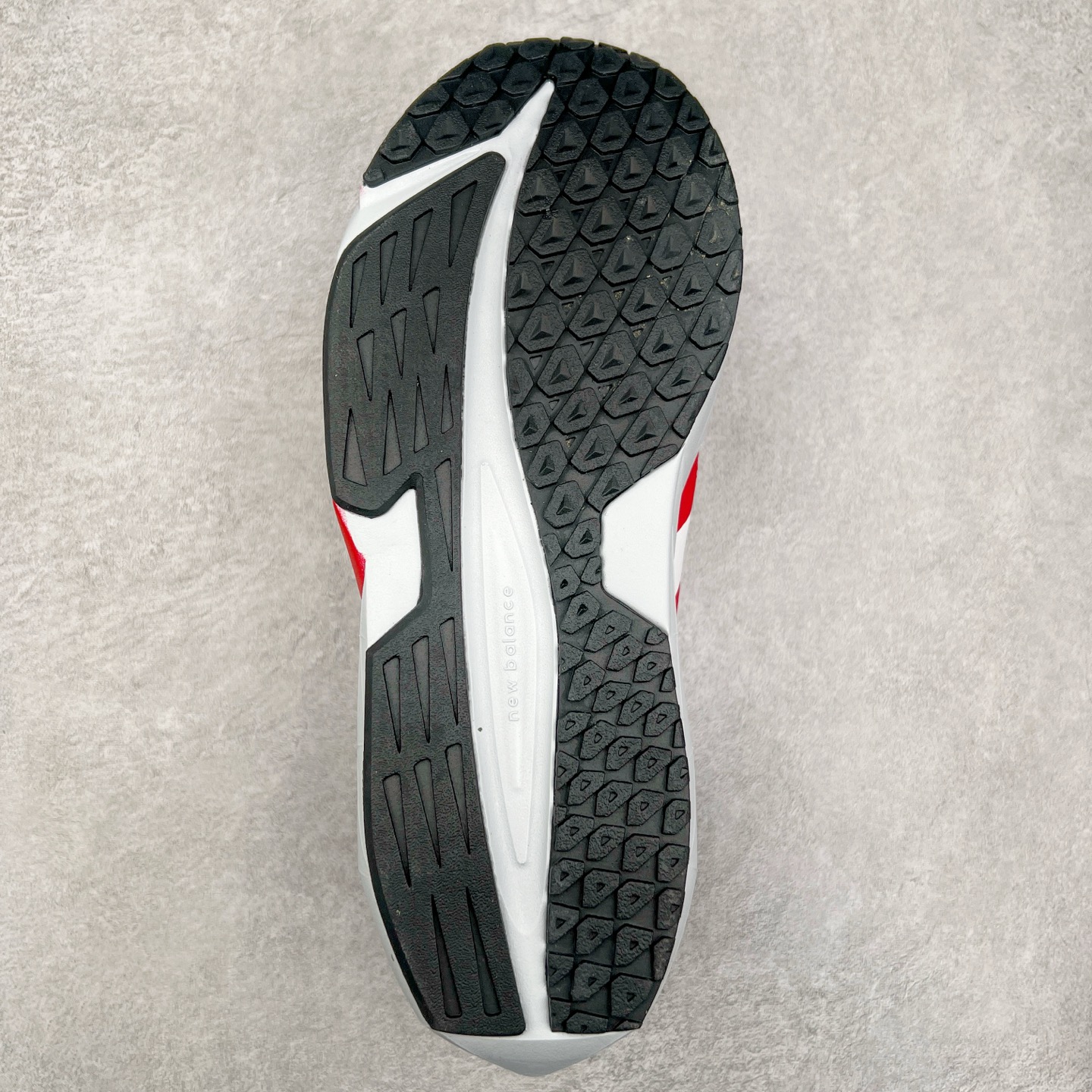 图片[9]-New Balance NB Fresh Foam X More V3 TDS 缓震跑步鞋 能让您的双脚保持凉爽 舒适和缓震 这款越野跑鞋采用合成纤维/网眼结构以提高透气性 两部分式FreshFoamX中底带来良好的舒适感 还采用Toe Protect技术和我们最高的全地形堆叠高度 无论您在何处漫游 这款鞋子都有助于保护您的双脚免受碎屑侵害 尺码：40-45-选品中心