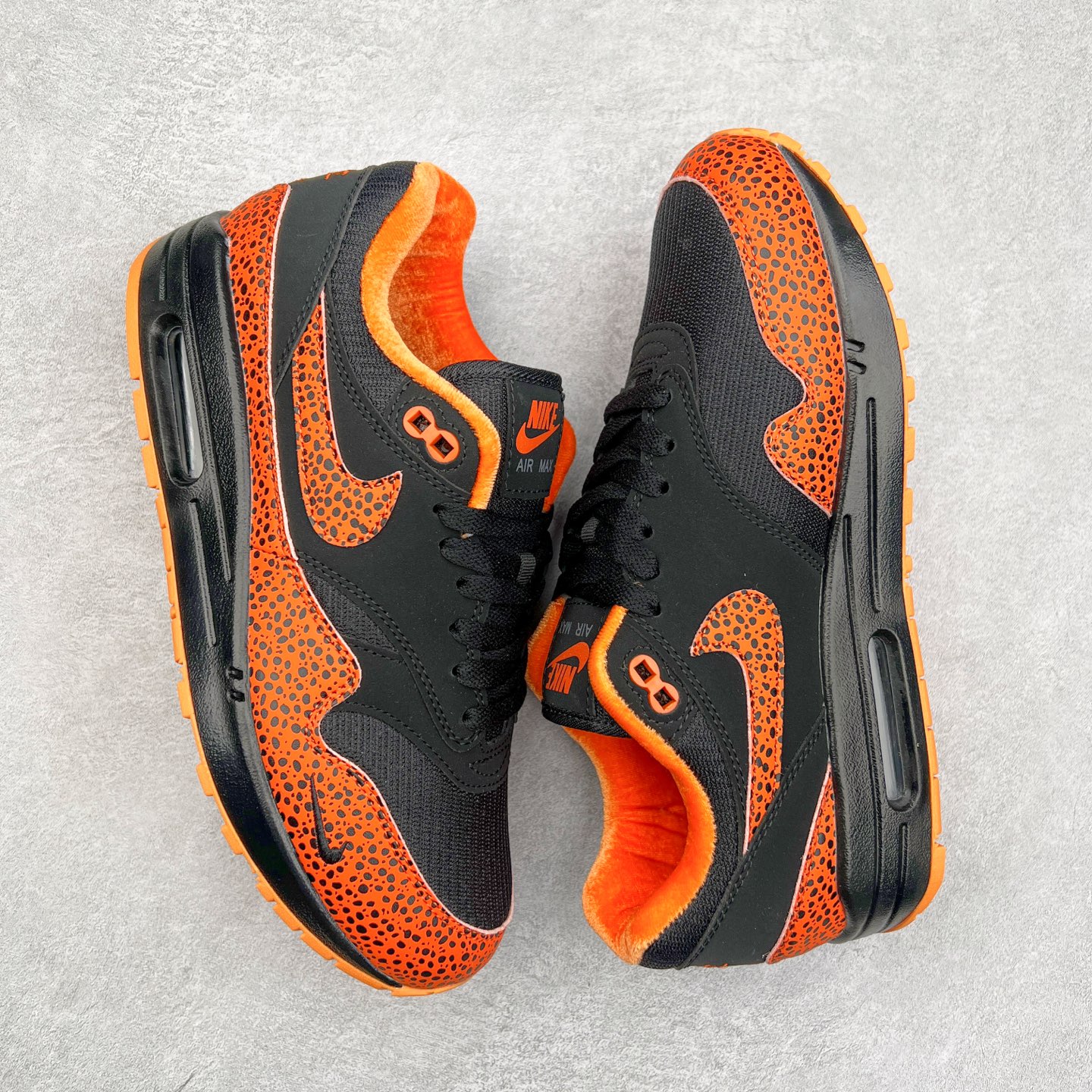 图片[3]-NK Air Max 1 初代复古气垫慢跑鞋 FD3258-006 由Tinker Hatfeld和Mark Parker在1987年设计 灵感来自于巴黎蓬皮杜中心 在参观了蓬皮杜中心之后提出了Air Max的标志性开窗可视气垫的理念 并将其实际开发成功 是NK史上第一双可视气垫跑鞋 凭借着Air Max气垫带来的舒适脚感和鞋面面料上的不断精进才使得Air Max 1在现如今都是复古慢跑鞋的首选 深厚的历史渊源 独特的流线形设计 极为复古的外观使得它深受鞋迷的喜爱 尺码：36 36.5 37.5 38 38.5 39 40 40.5 41 42 42.5 43 44 44.5 45-选品中心