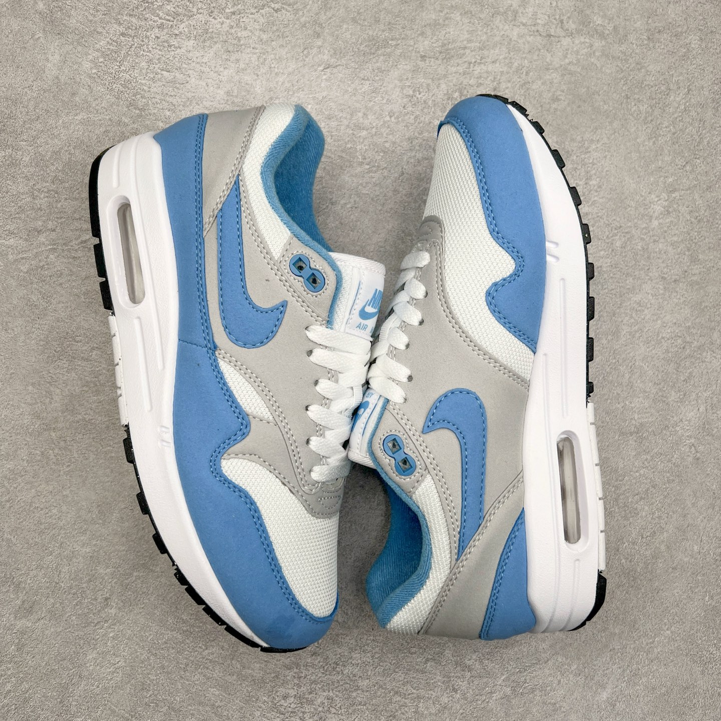 图片[3]-NK Air Max 1 初代复古气垫慢跑鞋 FD9082-103 由Tinker Hatfeld和Mark Parker在1987年设计 灵感来自于巴黎蓬皮杜中心 在参观了蓬皮杜中心之后提出了Air Max的标志性开窗可视气垫的理念 并将其实际开发成功 是NK史上第一双可视气垫跑鞋 凭借着Air Max气垫带来的舒适脚感和鞋面面料上的不断精进才使得Air Max 1在现如今都是复古慢跑鞋的首选 深厚的历史渊源 独特的流线形设计 极为复古的外观使得它深受鞋迷的喜爱 尺码：36 36.5 37.5 38 38.5 39 40 40.5 41 42 42.5 43 44 44.5 45-选品中心