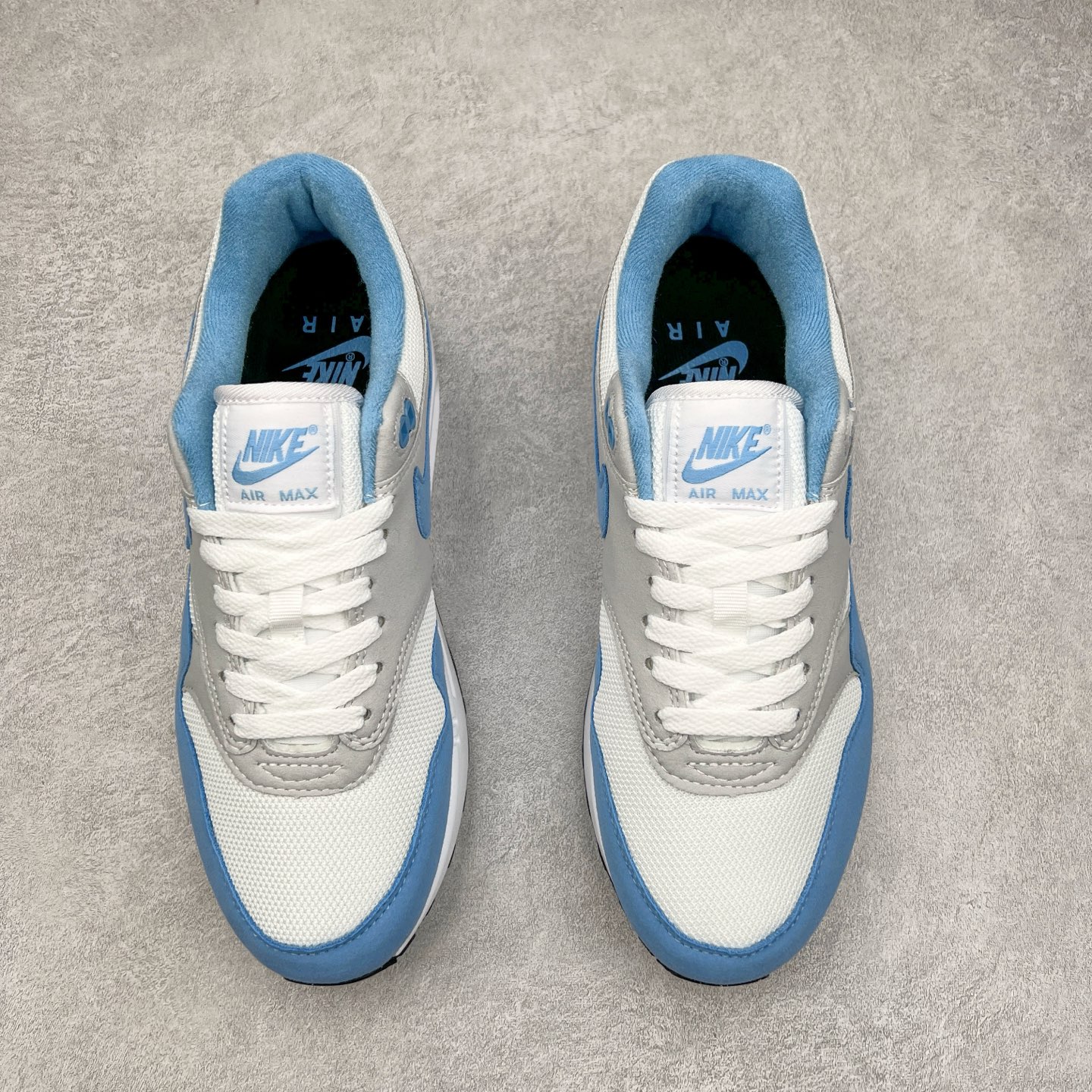 图片[2]-NK Air Max 1 初代复古气垫慢跑鞋 FD9082-103 由Tinker Hatfeld和Mark Parker在1987年设计 灵感来自于巴黎蓬皮杜中心 在参观了蓬皮杜中心之后提出了Air Max的标志性开窗可视气垫的理念 并将其实际开发成功 是NK史上第一双可视气垫跑鞋 凭借着Air Max气垫带来的舒适脚感和鞋面面料上的不断精进才使得Air Max 1在现如今都是复古慢跑鞋的首选 深厚的历史渊源 独特的流线形设计 极为复古的外观使得它深受鞋迷的喜爱 尺码：36 36.5 37.5 38 38.5 39 40 40.5 41 42 42.5 43 44 44.5 45-选品中心