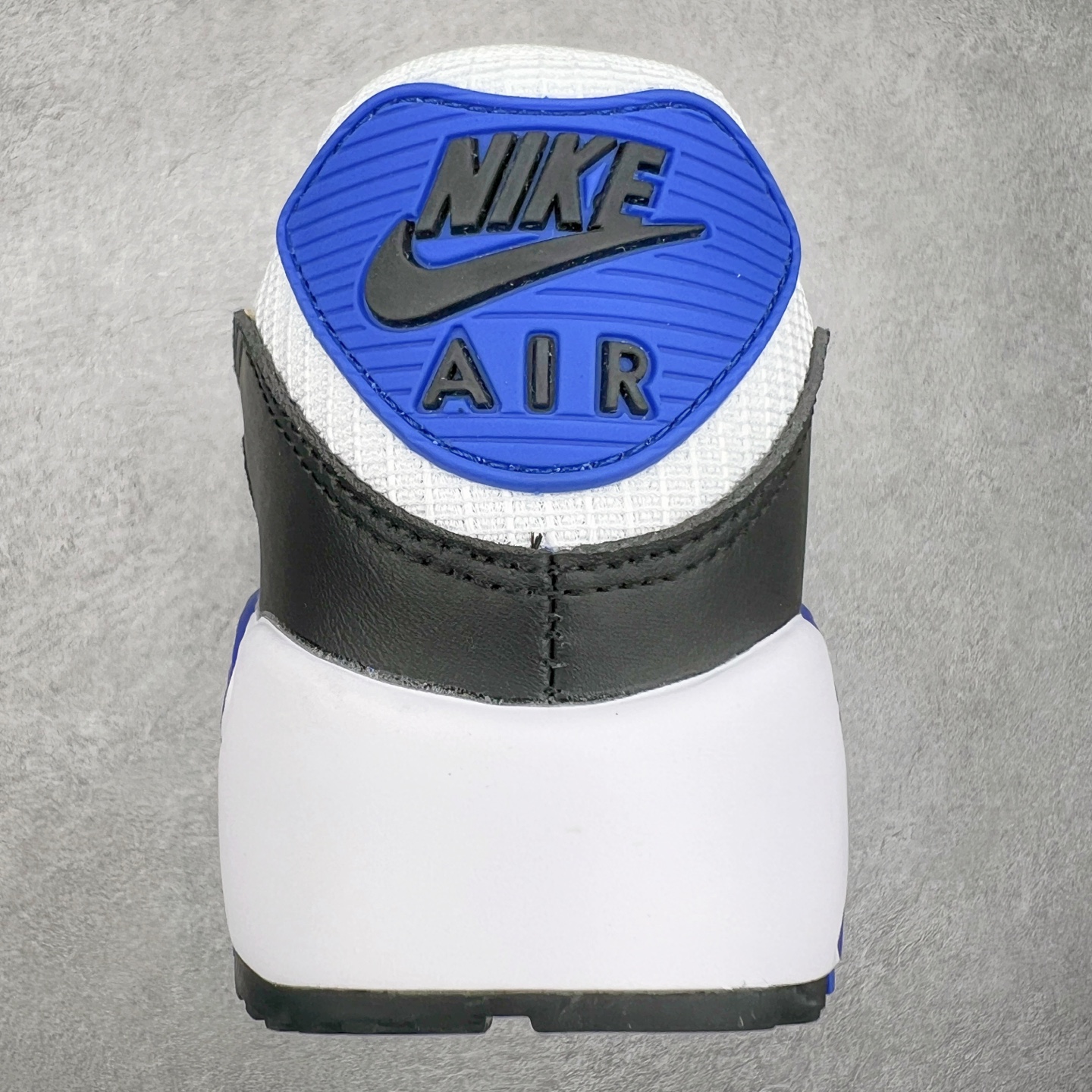 图片[8]-＃MX版 NK Air MAX 90 气垫复古减震跑步鞋 HF3449-100 经典重温 独家陆续补货 外单专供大厂出品 品质稳定 一百余色 终端操作 Air Max 90于1990年推出 来自Air Max系列 在Air Max 1的基础上改进而得 增加了气垫面积 外型上也更为流线 最特別的就是加入了菱纹塑胶嵌板 为Air Max 90增添了许多潮流气息 皮革鞋面 造就出色耐穿性和支撑力 Max Air缓震配置搭配泡棉中底 令Air Max 90轻盈而舒适 华夫格橡胶外底 铸就Air Max 90非凡的抓地力 而Air Max 90不仅是一双跑鞋 它成功跨越了时间的演进 成为了球鞋文化与潮流圈中最熟为人知的鞋款之一 尺码：36 36.5 37.5 38 38.5 39 40 40.5 41 42 42.5 43 44 44.5 45-选品中心