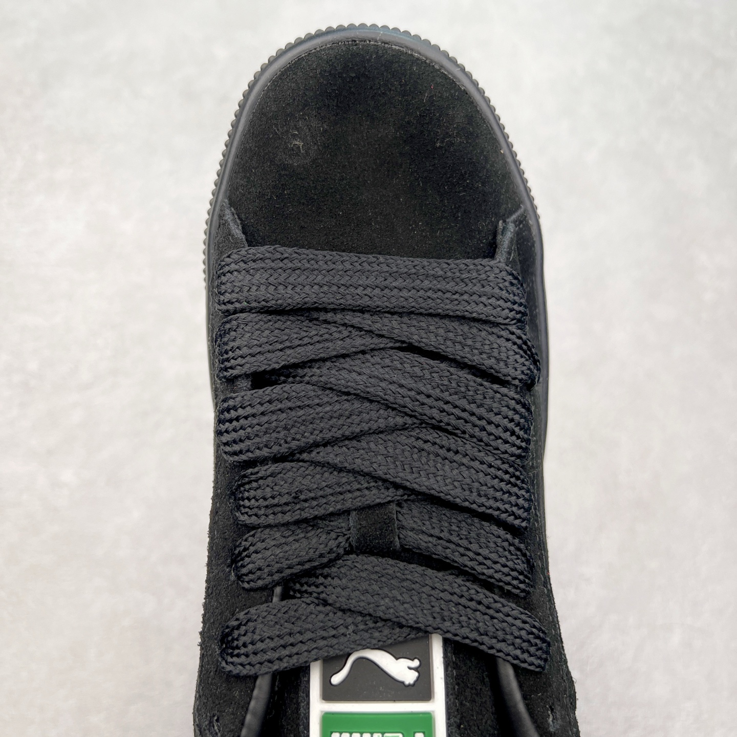 图片[4]-＃奥莱订单福利 PUMA SUEDE XL 彪马新款面包鞋男女同款复古休闲板鞋 赠送一双鞋带 鞋身通体采用细腻的麂皮材质 厚实柔软 质感出众 鞋侧保留PUMA标志性跑道图案 侧面与后跟点缀金属色PUMA LOGO 兼具辨识度与细节感 加厚鞋垫、饱满鞋舌 搭配加宽扁形鞋带 使得穿着感更加贴合与舒适 值得一提的是 本季SUEDE XL鞋款以黑色、红色及蓝色最为瞩目 经典黑的配色 在低调之余可轻松驾驭任何潮流风格造型 而高饱和度的配色 则是当之无愧的早春出街利器。货号： 395205 尺码：36 36.5 37 38 38.5 39 40 40.5 41 42 42.5 43 44 44.5 45-选品中心