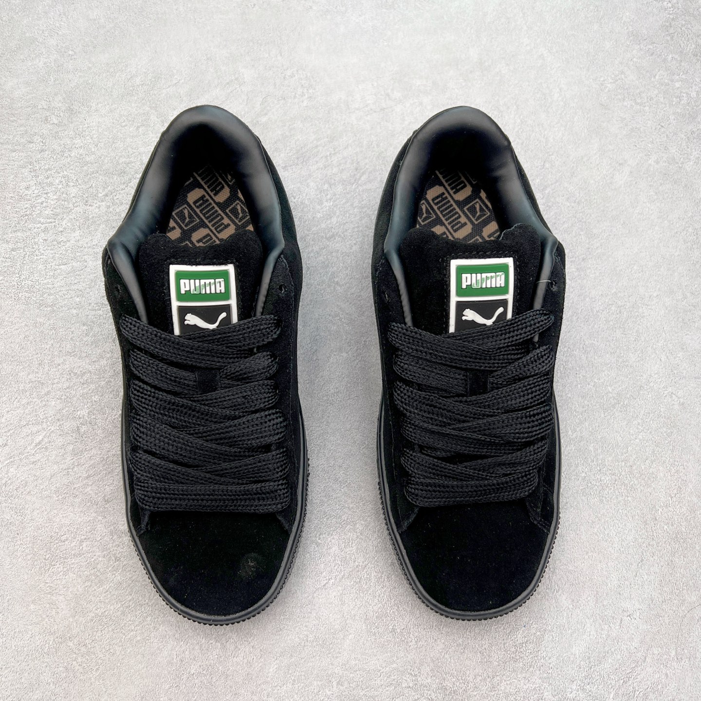 图片[2]-＃奥莱订单福利 PUMA SUEDE XL 彪马新款面包鞋男女同款复古休闲板鞋 赠送一双鞋带 鞋身通体采用细腻的麂皮材质 厚实柔软 质感出众 鞋侧保留PUMA标志性跑道图案 侧面与后跟点缀金属色PUMA LOGO 兼具辨识度与细节感 加厚鞋垫、饱满鞋舌 搭配加宽扁形鞋带 使得穿着感更加贴合与舒适 值得一提的是 本季SUEDE XL鞋款以黑色、红色及蓝色最为瞩目 经典黑的配色 在低调之余可轻松驾驭任何潮流风格造型 而高饱和度的配色 则是当之无愧的早春出街利器。货号： 395205 尺码：36 36.5 37 38 38.5 39 40 40.5 41 42 42.5 43 44 44.5 45-选品中心