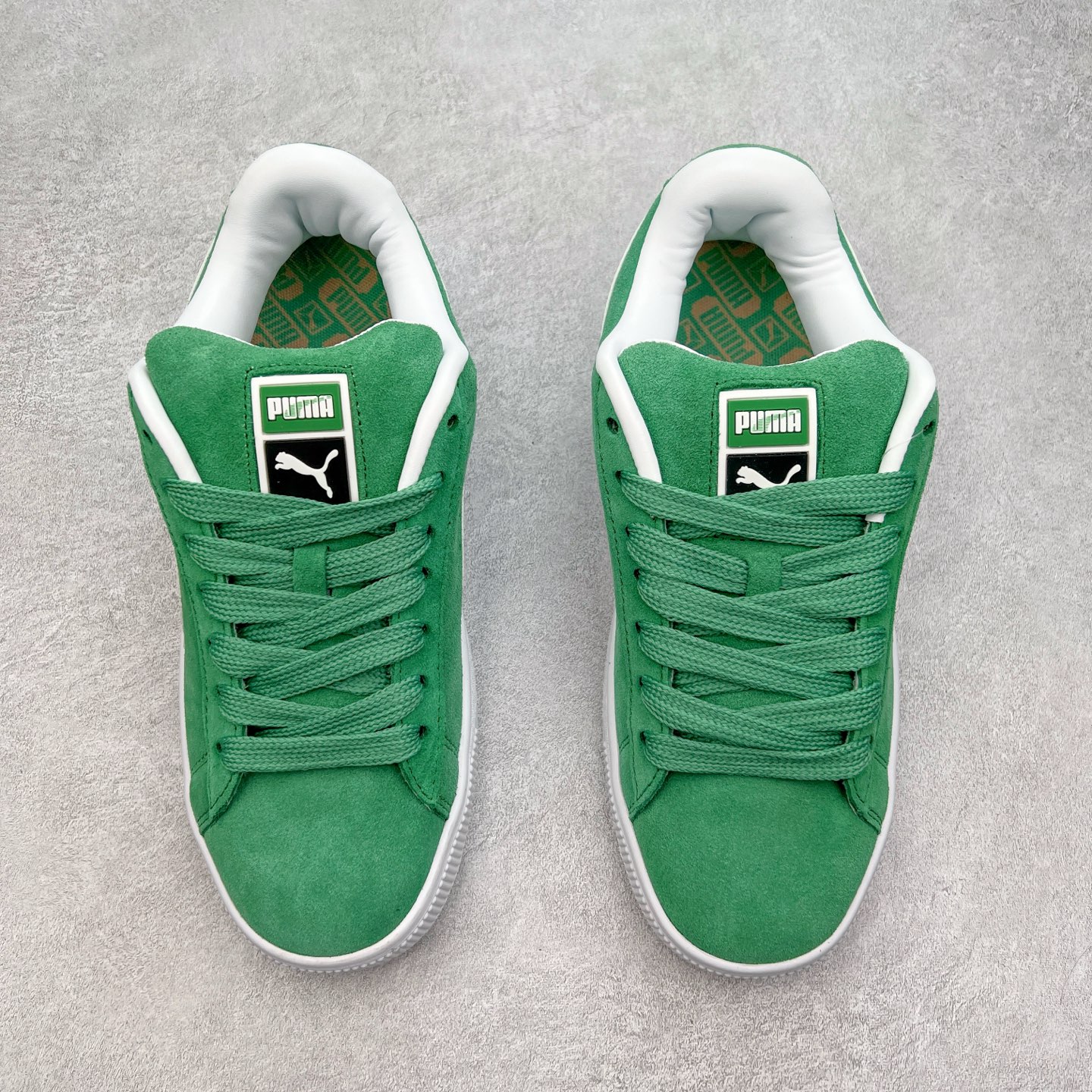 图片[2]-＃奥莱订单福利 PUMA SUEDE XL 彪马新款面包鞋男女同款复古休闲板鞋 赠送一双鞋带 鞋身通体采用细腻的麂皮材质 厚实柔软 质感出众 鞋侧保留PUMA标志性跑道图案 侧面与后跟点缀金属色PUMA LOGO 兼具辨识度与细节感 加厚鞋垫、饱满鞋舌 搭配加宽扁形鞋带 使得穿着感更加贴合与舒适 值得一提的是 本季SUEDE XL鞋款以黑色、红色及蓝色最为瞩目 经典黑的配色 在低调之余可轻松驾驭任何潮流风格造型 而高饱和度的配色 则是当之无愧的早春出街利器。货号： 395205 尺码：36 36.5 37 38 38.5 39 40 40.5 41 42 42.5 43 44 44.5 45-选品中心