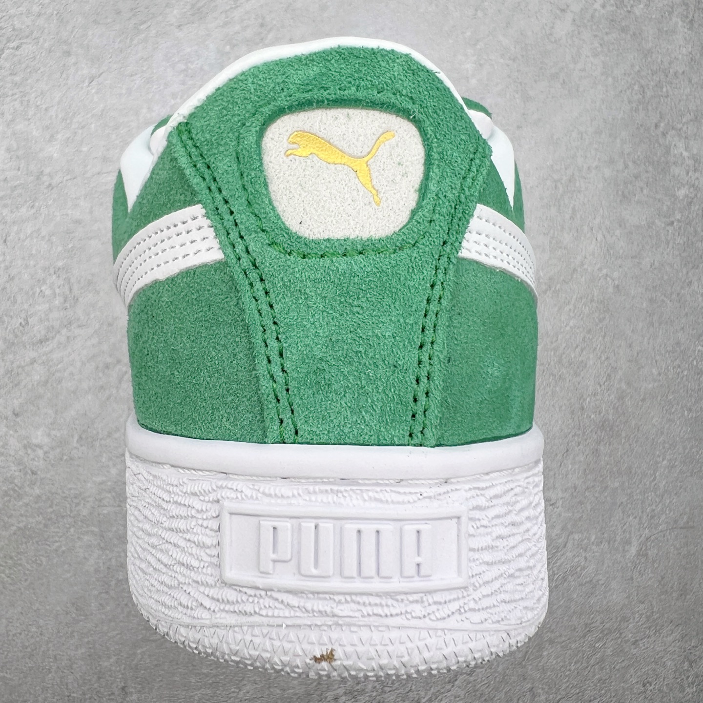 图片[8]-＃奥莱订单福利 PUMA SUEDE XL 彪马新款面包鞋男女同款复古休闲板鞋 赠送一双鞋带 鞋身通体采用细腻的麂皮材质 厚实柔软 质感出众 鞋侧保留PUMA标志性跑道图案 侧面与后跟点缀金属色PUMA LOGO 兼具辨识度与细节感 加厚鞋垫、饱满鞋舌 搭配加宽扁形鞋带 使得穿着感更加贴合与舒适 值得一提的是 本季SUEDE XL鞋款以黑色、红色及蓝色最为瞩目 经典黑的配色 在低调之余可轻松驾驭任何潮流风格造型 而高饱和度的配色 则是当之无愧的早春出街利器。货号： 395205 尺码：36 36.5 37 38 38.5 39 40 40.5 41 42 42.5 43 44 44.5 45-选品中心