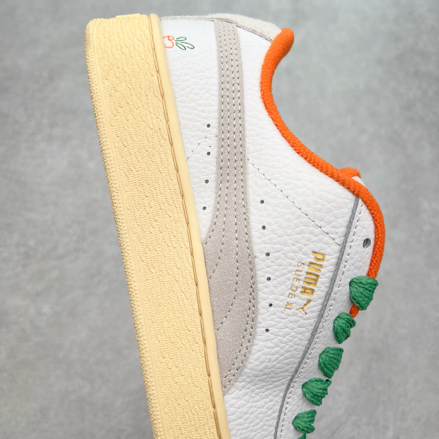 图片[6]-＃奥莱订单福利 PUMA SUEDE XL 彪马新款面包鞋男女同款复古休闲板鞋 赠送一双鞋带 鞋身通体采用细腻的麂皮材质 厚实柔软 质感出众 鞋侧保留PUMA标志性跑道图案 侧面与后跟点缀金属色PUMA LOGO 兼具辨识度与细节感 加厚鞋垫、饱满鞋舌 搭配加宽扁形鞋带 使得穿着感更加贴合与舒适 值得一提的是 本季SUEDE XL鞋款以黑色、红色及蓝色最为瞩目 经典黑的配色 在低调之余可轻松驾驭任何潮流风格造型 而高饱和度的配色 则是当之无愧的早春出街利器。货号： 395205 尺码：36 36.5 37 38 38.5 39 40 40.5 41 42 42.5 43 44 44.5 45-选品中心