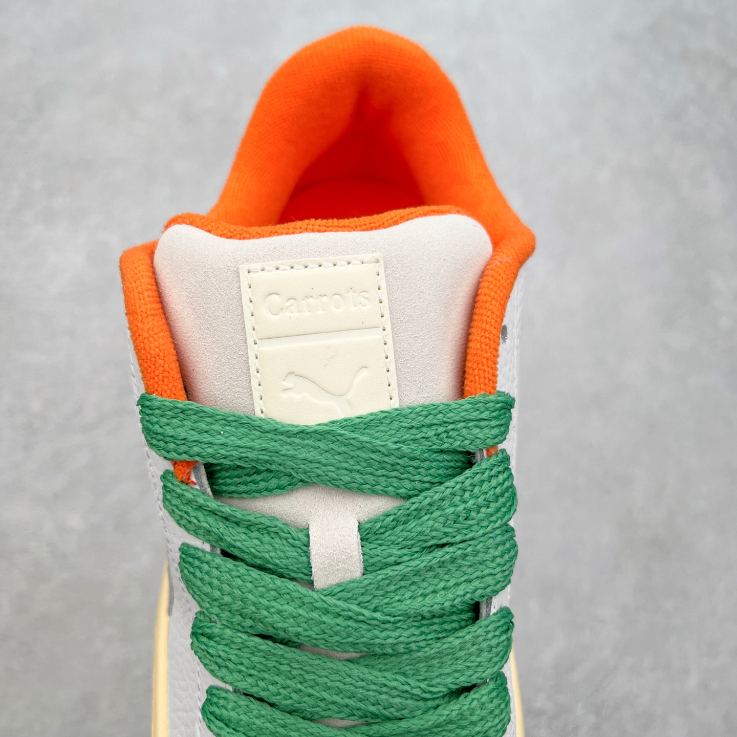 图片[5]-＃奥莱订单福利 PUMA SUEDE XL 彪马新款面包鞋男女同款复古休闲板鞋 赠送一双鞋带 鞋身通体采用细腻的麂皮材质 厚实柔软 质感出众 鞋侧保留PUMA标志性跑道图案 侧面与后跟点缀金属色PUMA LOGO 兼具辨识度与细节感 加厚鞋垫、饱满鞋舌 搭配加宽扁形鞋带 使得穿着感更加贴合与舒适 值得一提的是 本季SUEDE XL鞋款以黑色、红色及蓝色最为瞩目 经典黑的配色 在低调之余可轻松驾驭任何潮流风格造型 而高饱和度的配色 则是当之无愧的早春出街利器。货号： 395205 尺码：36 36.5 37 38 38.5 39 40 40.5 41 42 42.5 43 44 44.5 45-选品中心