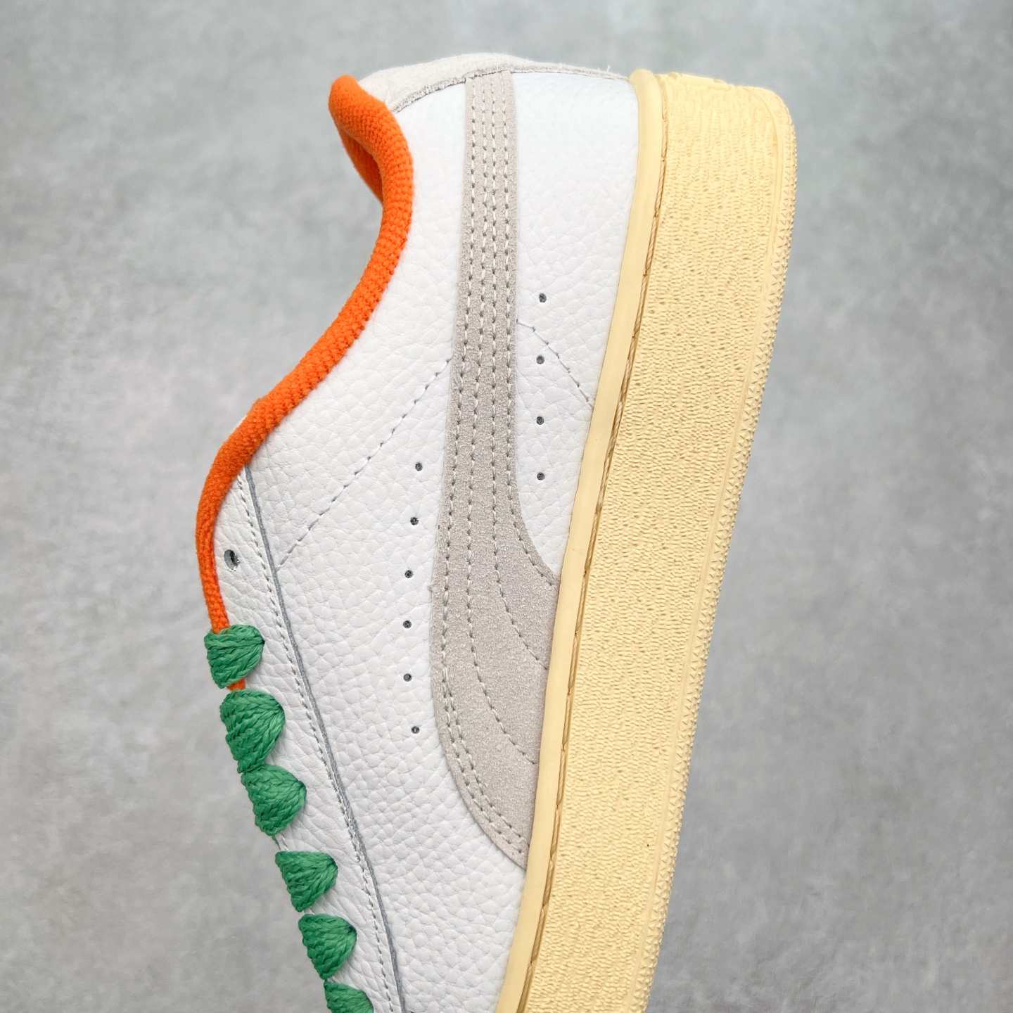 图片[7]-＃奥莱订单福利 PUMA SUEDE XL 彪马新款面包鞋男女同款复古休闲板鞋 赠送一双鞋带 鞋身通体采用细腻的麂皮材质 厚实柔软 质感出众 鞋侧保留PUMA标志性跑道图案 侧面与后跟点缀金属色PUMA LOGO 兼具辨识度与细节感 加厚鞋垫、饱满鞋舌 搭配加宽扁形鞋带 使得穿着感更加贴合与舒适 值得一提的是 本季SUEDE XL鞋款以黑色、红色及蓝色最为瞩目 经典黑的配色 在低调之余可轻松驾驭任何潮流风格造型 而高饱和度的配色 则是当之无愧的早春出街利器。货号： 395205 尺码：36 36.5 37 38 38.5 39 40 40.5 41 42 42.5 43 44 44.5 45-选品中心